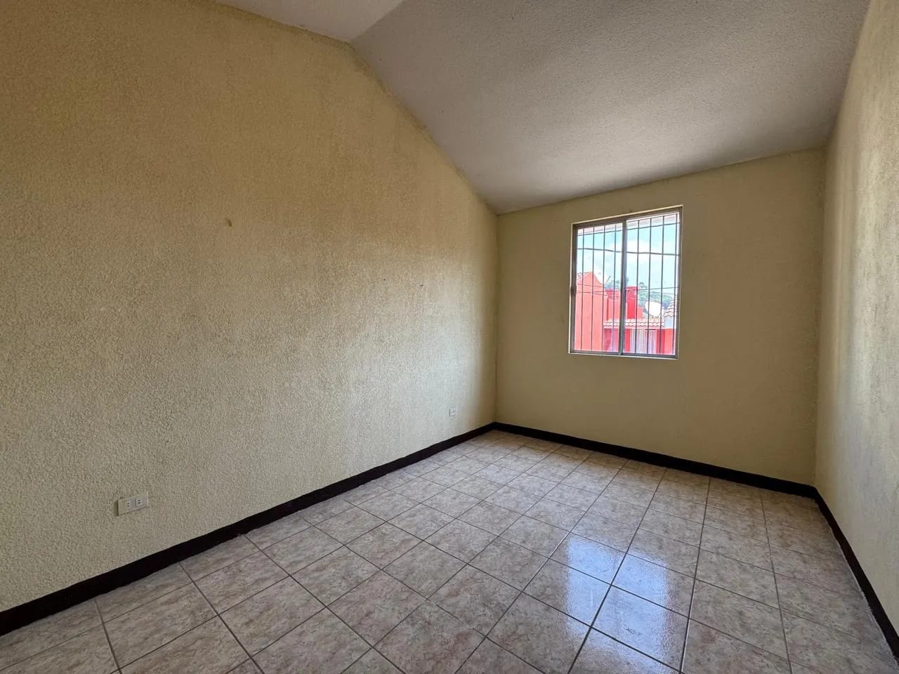 RENTO CASA DE 4 HABS EN VILLAS LA MESETA, SAN LUCAS — Casa en Alquiler en San Lucas Sacatepéquez, Sacatepéquez — foto 15 de 17