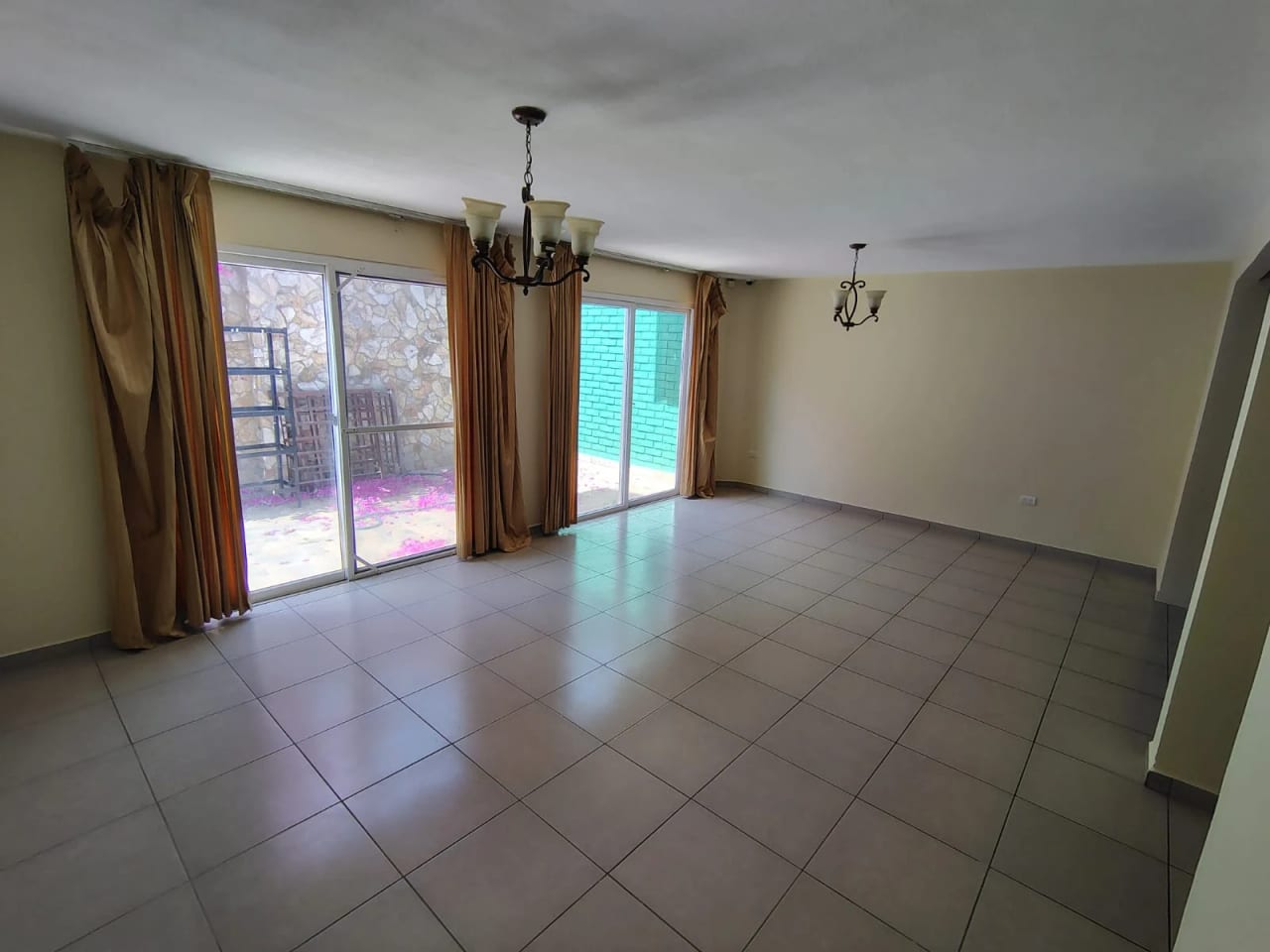 VENDO CASA EN COND. ALAMEDAS DE SANTO DOMINGO, KM 30.5 CAES — Casa en Venta en Carretera a El Salvador, Guatemala, Ciudad — foto 1 de 17