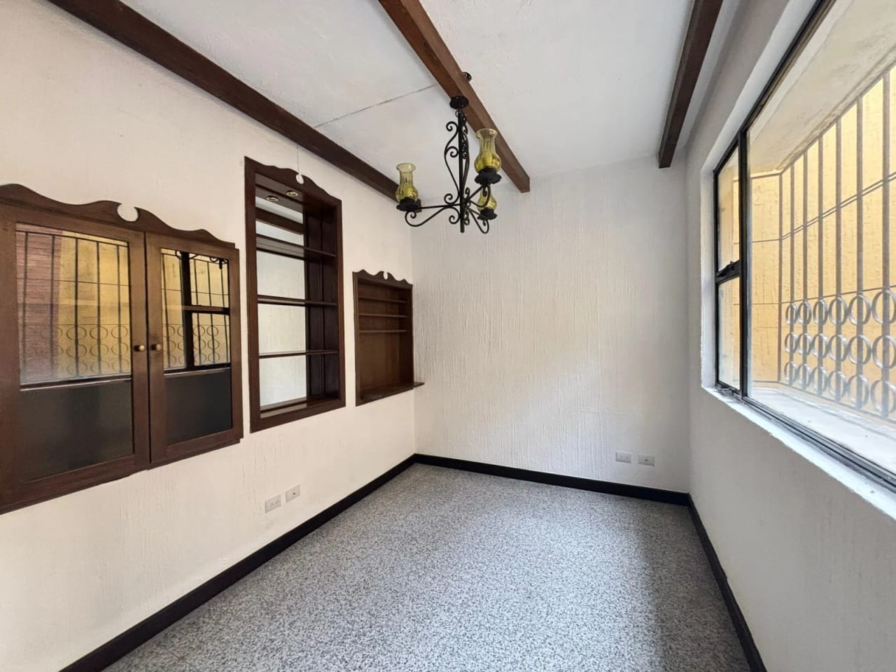 RENTO OFICINAS EN BARRIO LA RECOLECCIÓN ZONA 1 — Casa en Alquiler en Zona 1, Guatemala, Ciudad — foto 11 de 16
