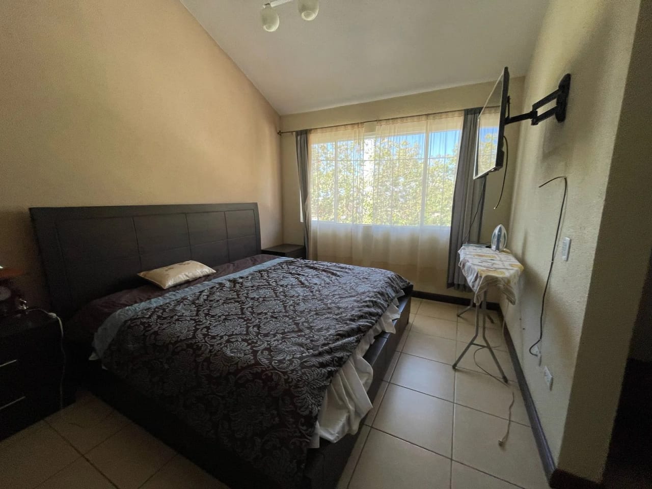 VENDO CASA EN RESIDENCIALES LOS OLIVOS ZONA 18 — Casa en Venta en Zona 18, Guatemala, Ciudad — foto 7 de 16