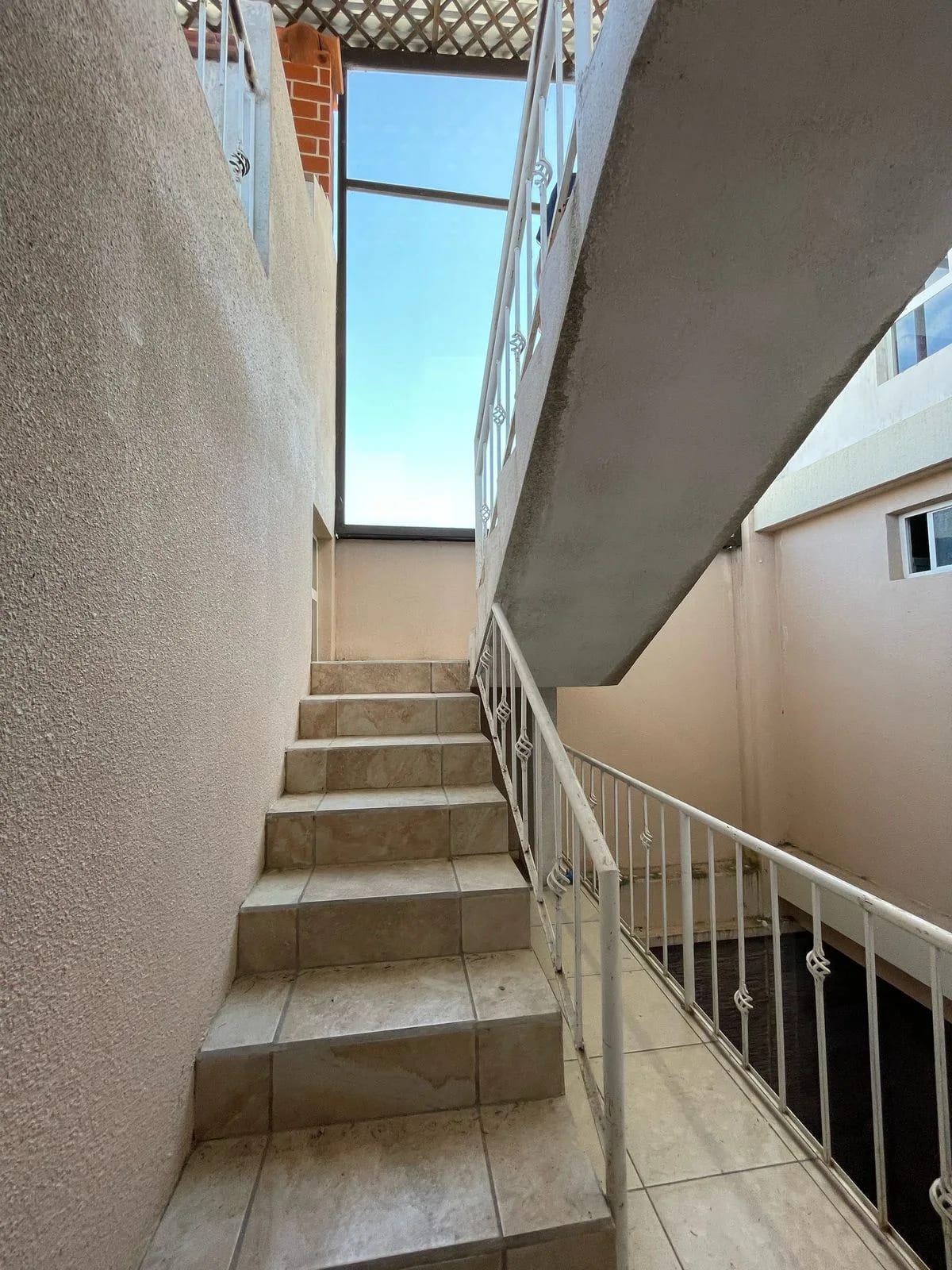 VENDO CASA EN RESIDENCIALES LOS OLIVOS ZONA 18 — Casa en Venta en Zona 18, Guatemala, Ciudad — foto 10 de 16