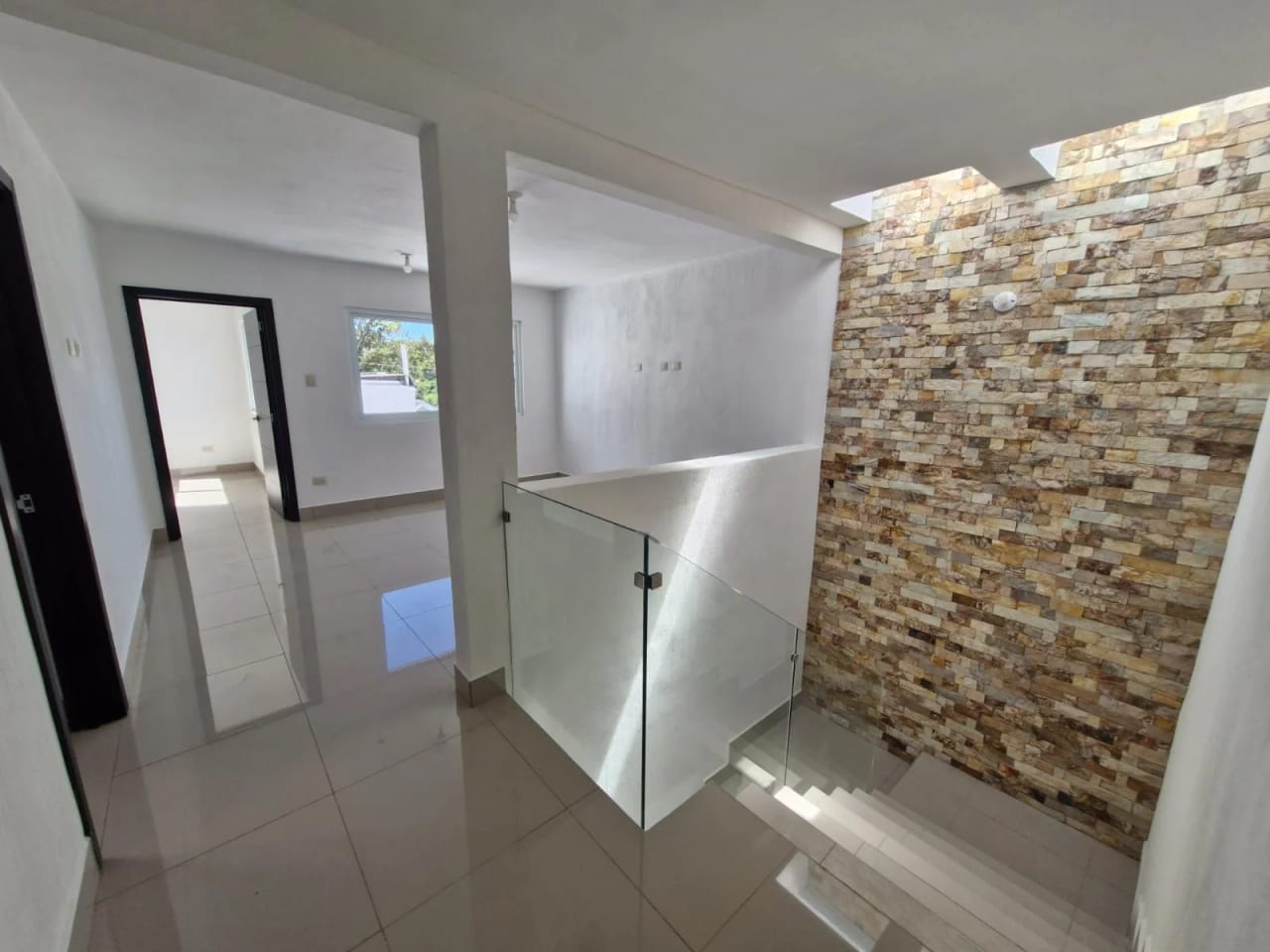 VENDO CASA VILLAS DE PICASO FRAIJANES REF.6915 *232M2, 3 HAB, 3.5 BAÑOS, 2 PARQUEOS, PATIO, Q.1,490K* — Casa en Venta en Carretera a El Salvador, Guatemala, Ciudad — foto 5 de 7