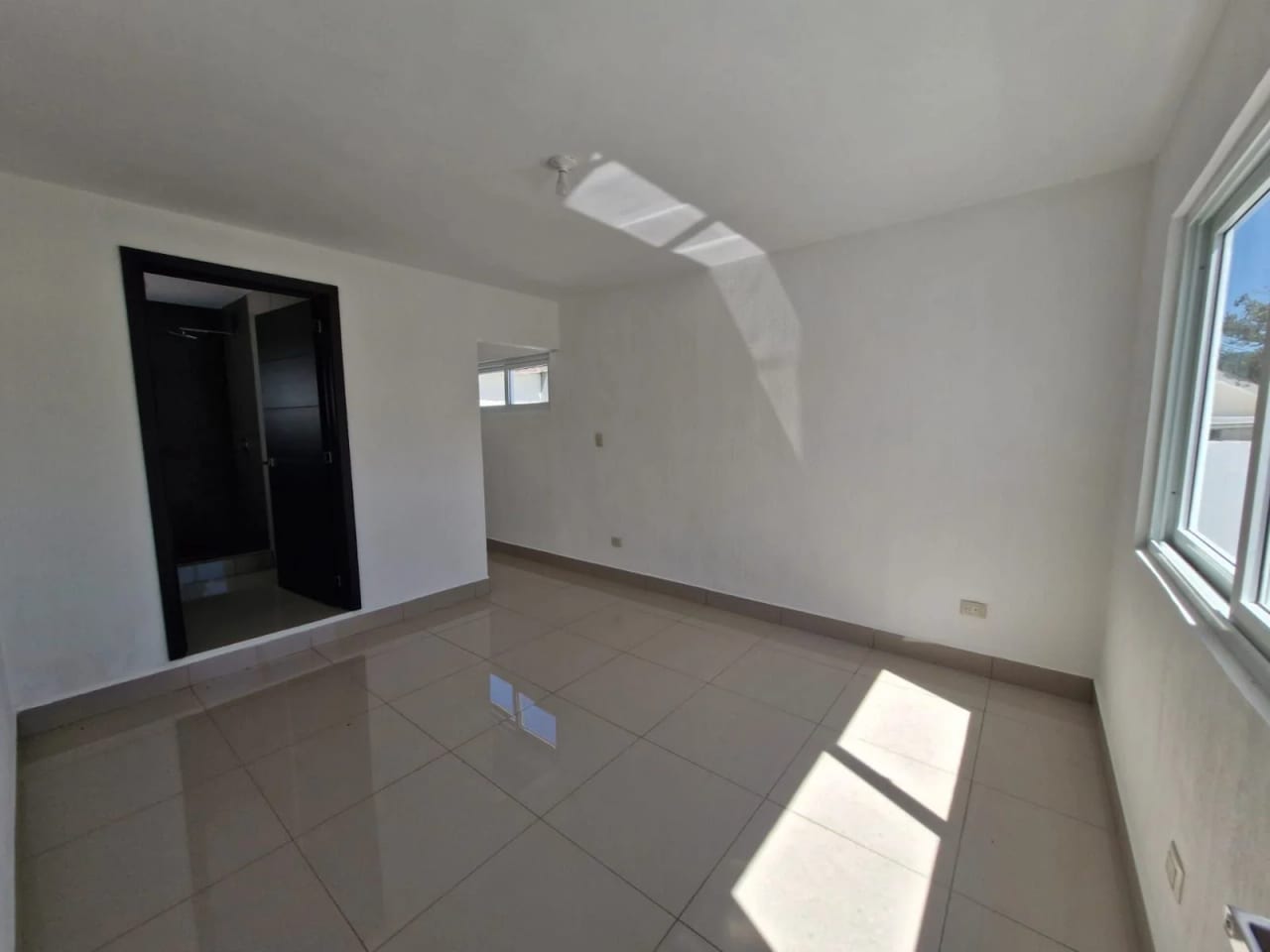 VENDO CASA VILLAS DE PICASO FRAIJANES REF.6915 *232M2, 3 HAB, 3.5 BAÑOS, 2 PARQUEOS, PATIO, Q.1,490K* — Casa en Venta en Carretera a El Salvador, Guatemala, Ciudad — foto 4 de 7