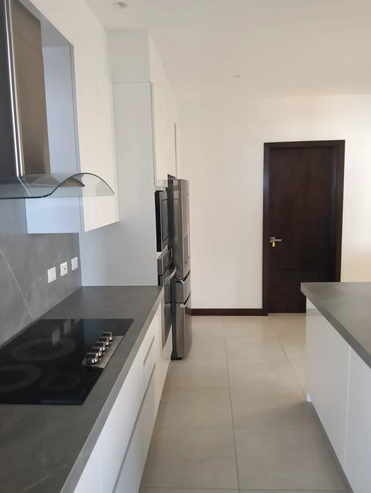 RENTO CASA Z.16 LOMAS DE SAN ISIDRO, LA RESERVA 2, REF.6896 — Casa en Alquiler en Zona 16, Guatemala, Ciudad — foto 3 de 12