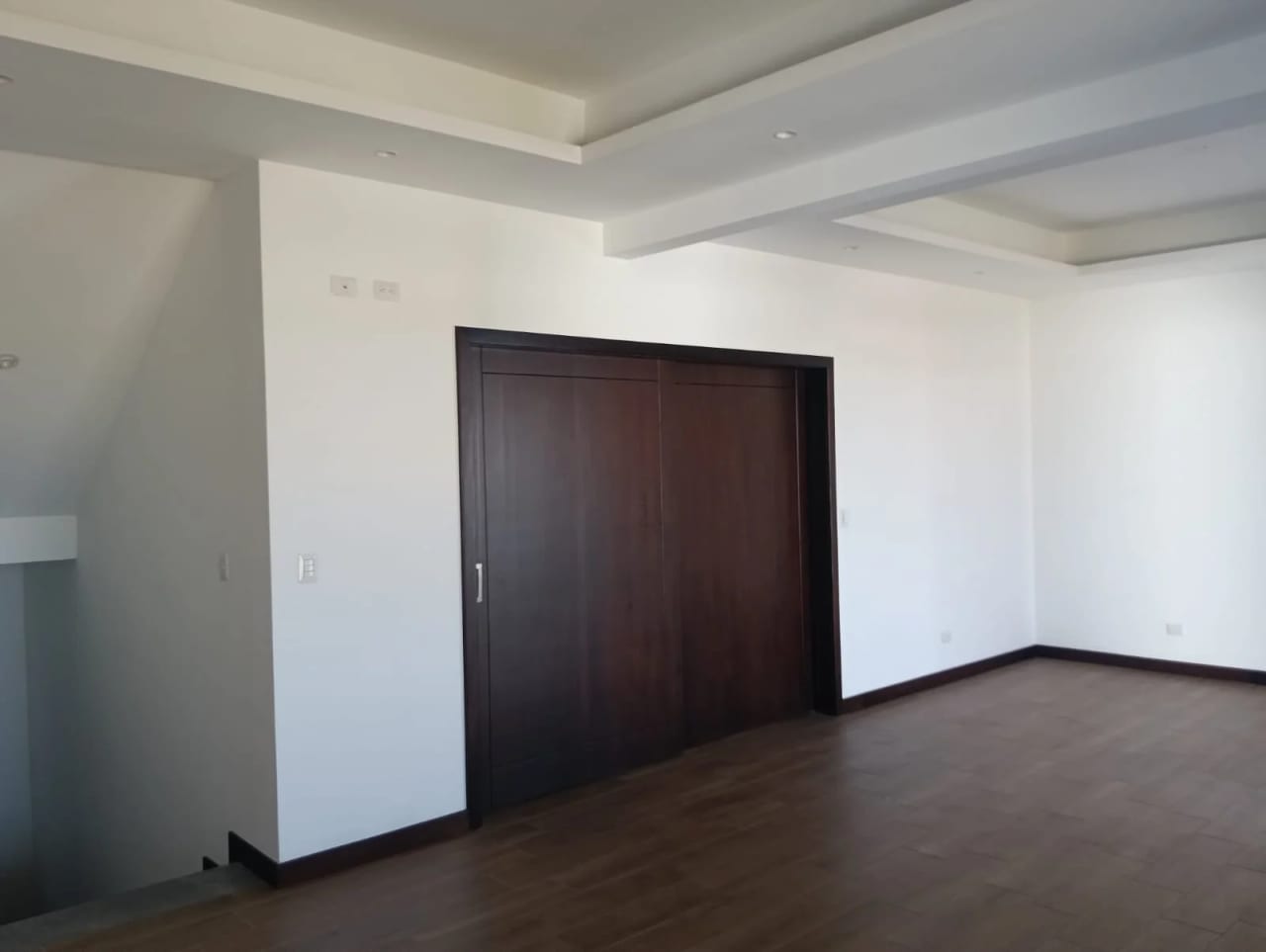 RENTO CASA Z.16 LOMAS DE SAN ISIDRO, LA RESERVA 2, REF.6896 — Casa en Alquiler en Zona 16, Guatemala, Ciudad — foto 1 de 12