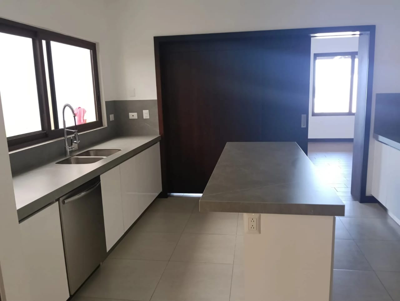 RENTO CASA Z.16 LOMAS DE SAN ISIDRO, LA RESERVA 2, REF.6896 — Casa en Alquiler en Zona 16, Guatemala, Ciudad — foto 9 de 12