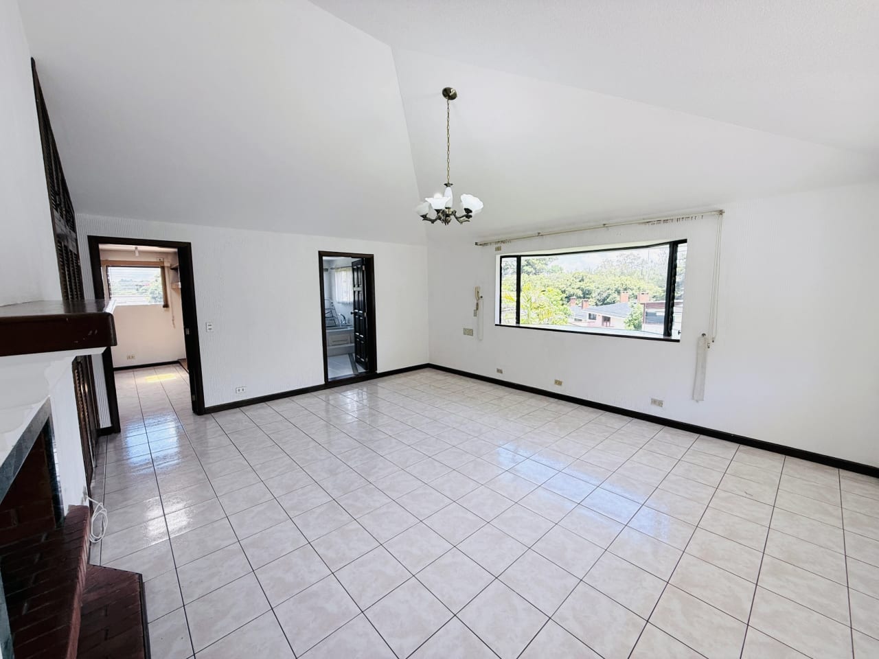 CASA AMPLIA EN RENTA CON JARDIN 4 HAB. / COND. SAN ANTONIO KM. 16.5 CAES — Casa en Alquiler en San Antonio, Carretera a El Salvador, Guatemala, Ciudad — foto 9 de 14