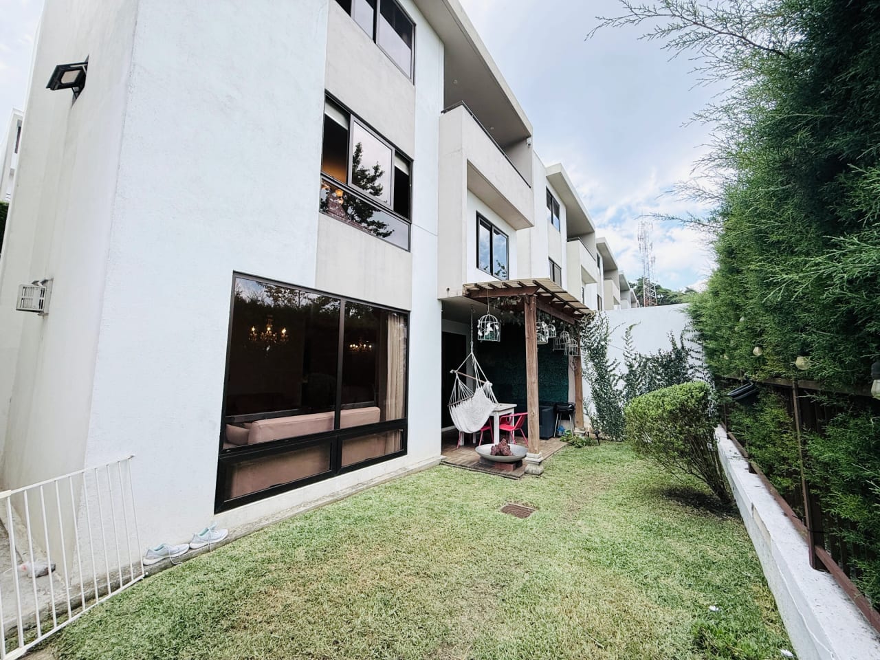 CASA CON PÉRGOLA Y JARDÍN 3 HAB. / SANTUARIA MUXBAL CAES — Casa en Venta en Santuaria Muxbal, Muxbal, Guatemala, Ciudad — foto 6 de 17