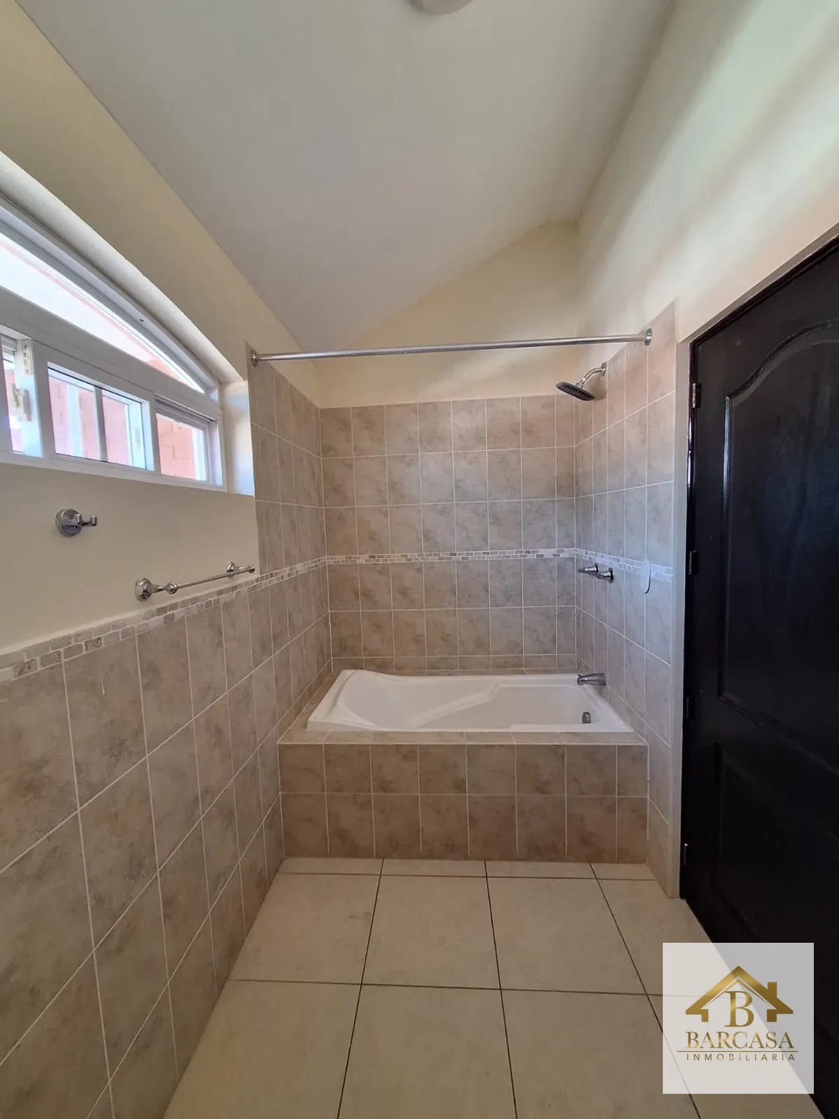 Se vende casa en Residenciales Manantiales km 19.5 carretera a San Jose Pinula — Casa en Venta en Los Manantiales, Carretera a El Salvador, Guatemala, Ciudad — foto 16 de 16