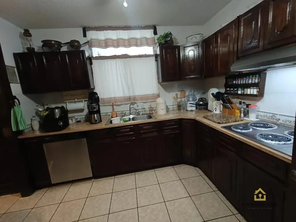 Vendo casa en zona 16 Colonia Lourdes 5 Habitaciones $545,000 — Casa en Venta en Lourdes, Zona 16, Guatemala, Ciudad — foto 16 de 17
