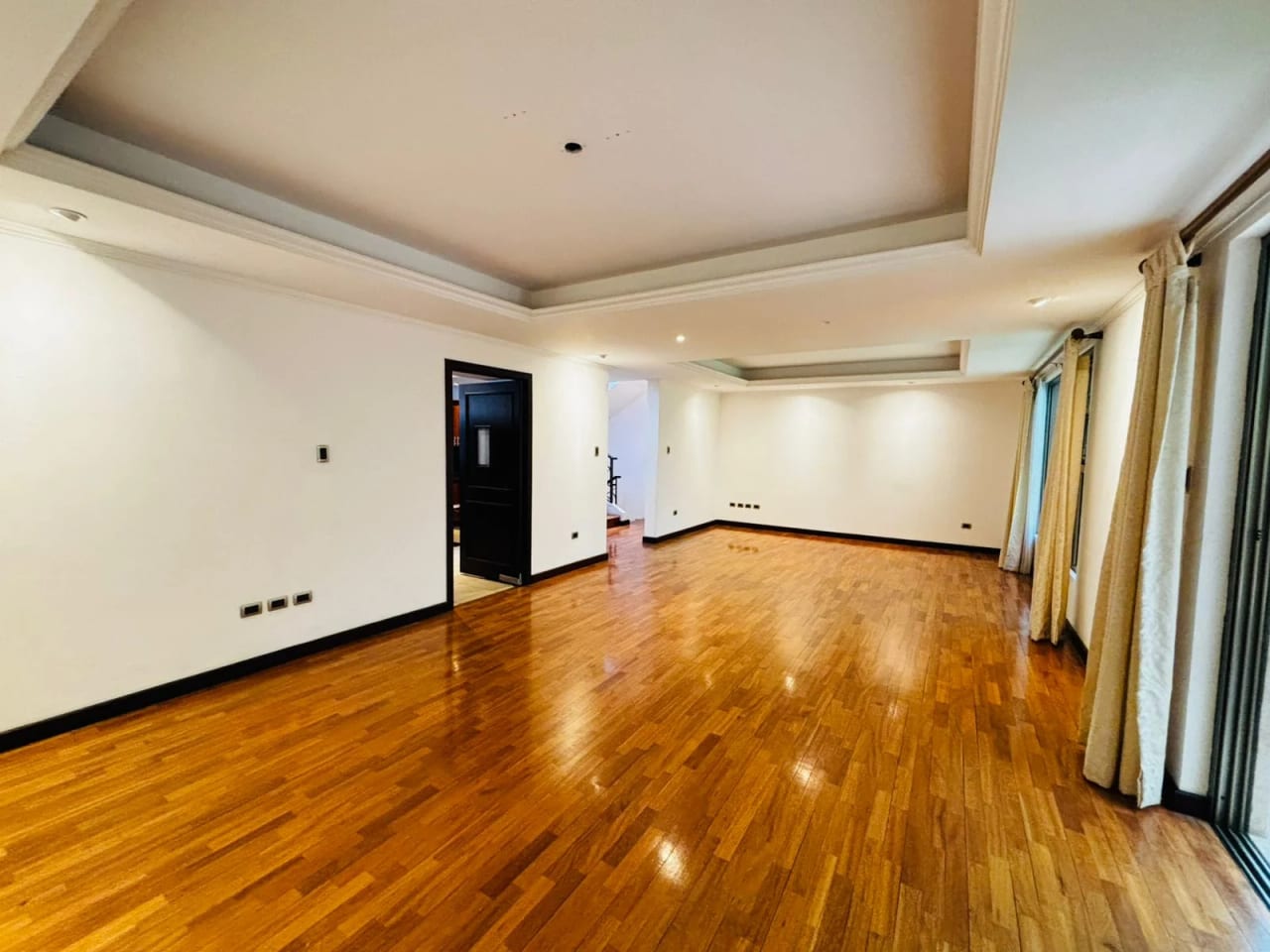 Casa de 3 dormitorios con jardín, en sector exclusivo Zona 10 OAKLAND — Casa en Venta en Zona 10, Guatemala, Ciudad — foto 4 de 16