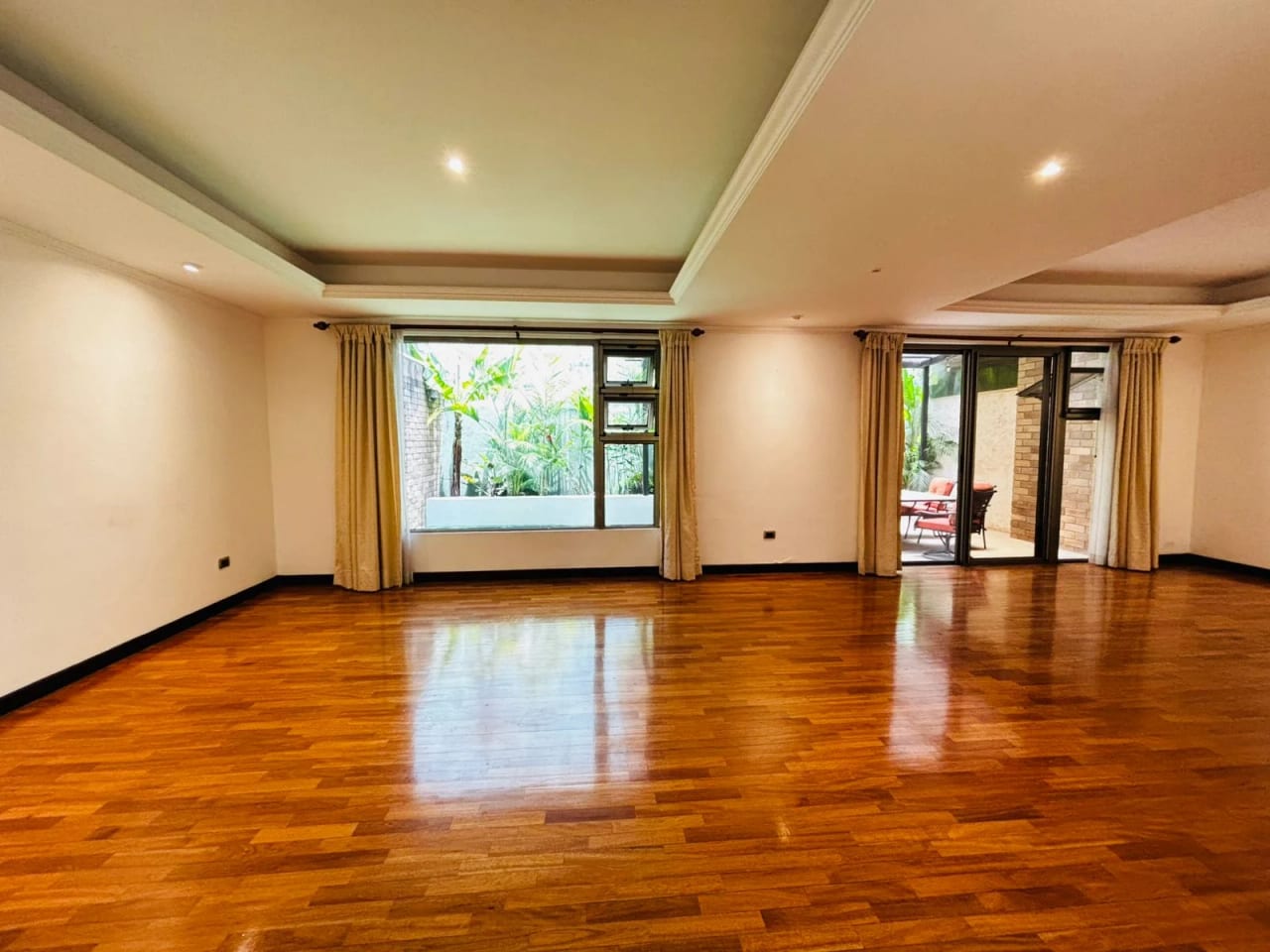 Casa de 3 dormitorios con jardín, en sector exclusivo Zona 10 OAKLAND — Casa en Venta en Zona 10, Guatemala, Ciudad — foto 3 de 16