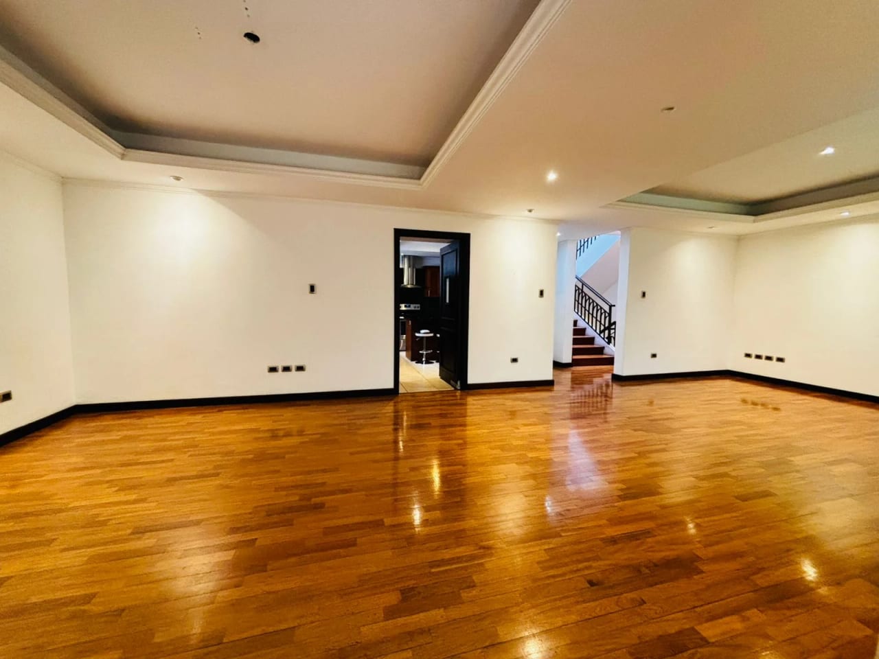 Casa de 3 dormitorios con jardín, en sector exclusivo Zona 10 OAKLAND — Casa en Venta en Zona 10, Guatemala, Ciudad — foto 5 de 16