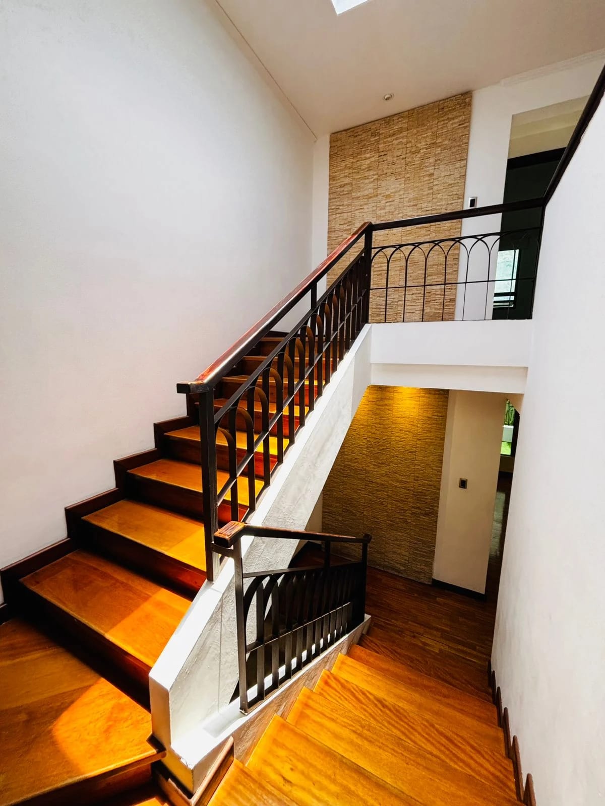Casa de 3 dormitorios con jardín, en sector exclusivo Zona 10 OAKLAND — Casa en Venta en Zona 10, Guatemala, Ciudad — foto 10 de 16