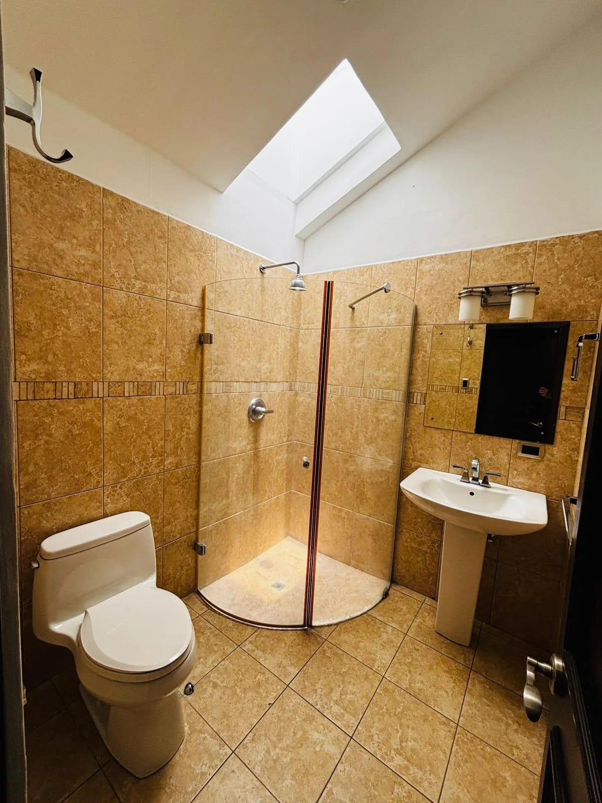 Casa de 3 dormitorios con jardín, en sector exclusivo Zona 10 OAKLAND — Casa en Venta en Zona 10, Guatemala, Ciudad — foto 15 de 16