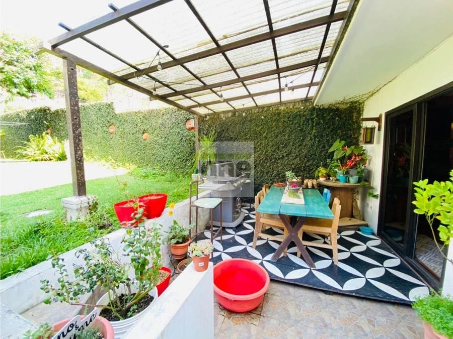 Linda casa con apartamento independiente en Km 25.5 La Fontana — Casa en Venta en Carretera a El Salvador, Guatemala, Ciudad — foto 5 de 15