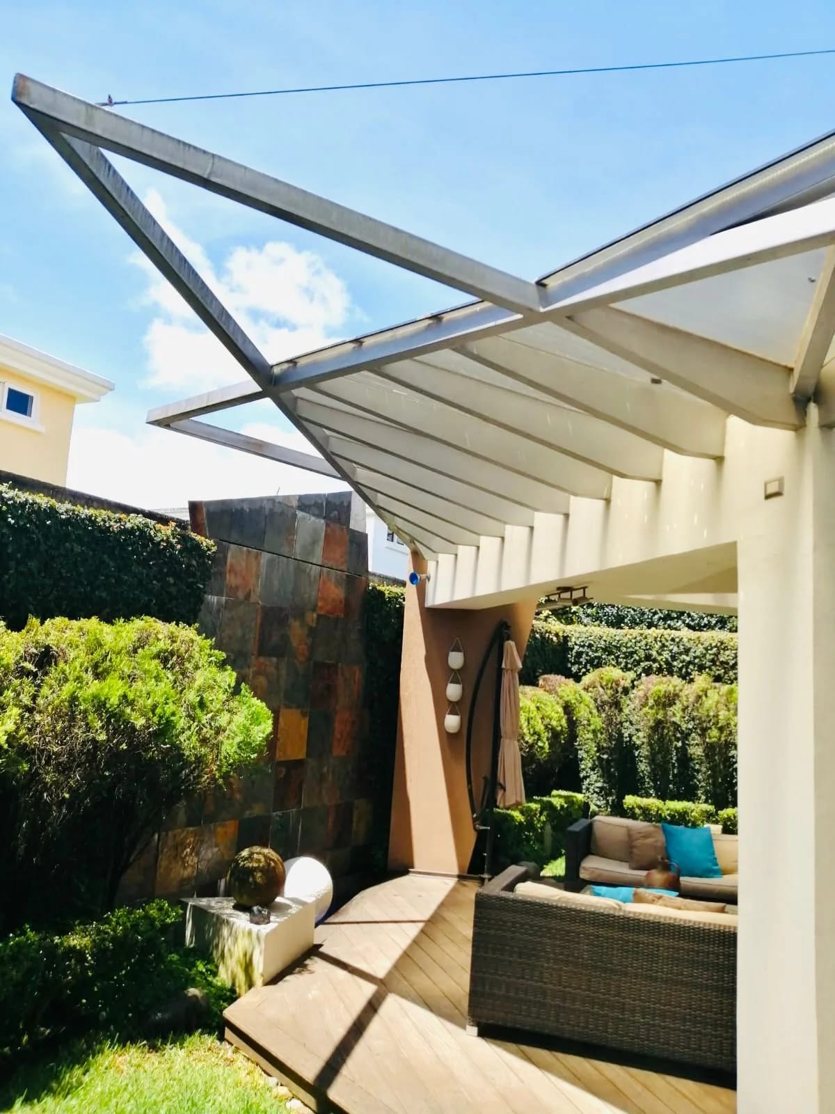 Hermosa casa con jardín, en km 19.5 a San José Pinula Condominio Los Manantiales. — Casa en Venta en San José Pinula, Guatemala, Ciudad — foto 9 de 16