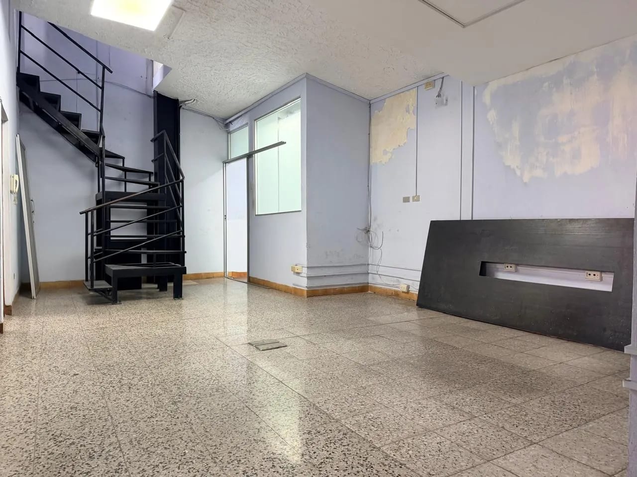 PROPIEDAD PARA OFICINAS EN VENTA EN ZONA 11 COLONIA ROOSEVELT — Casa en Venta en Zona 11, Guatemala, Ciudad — foto 4 de 14