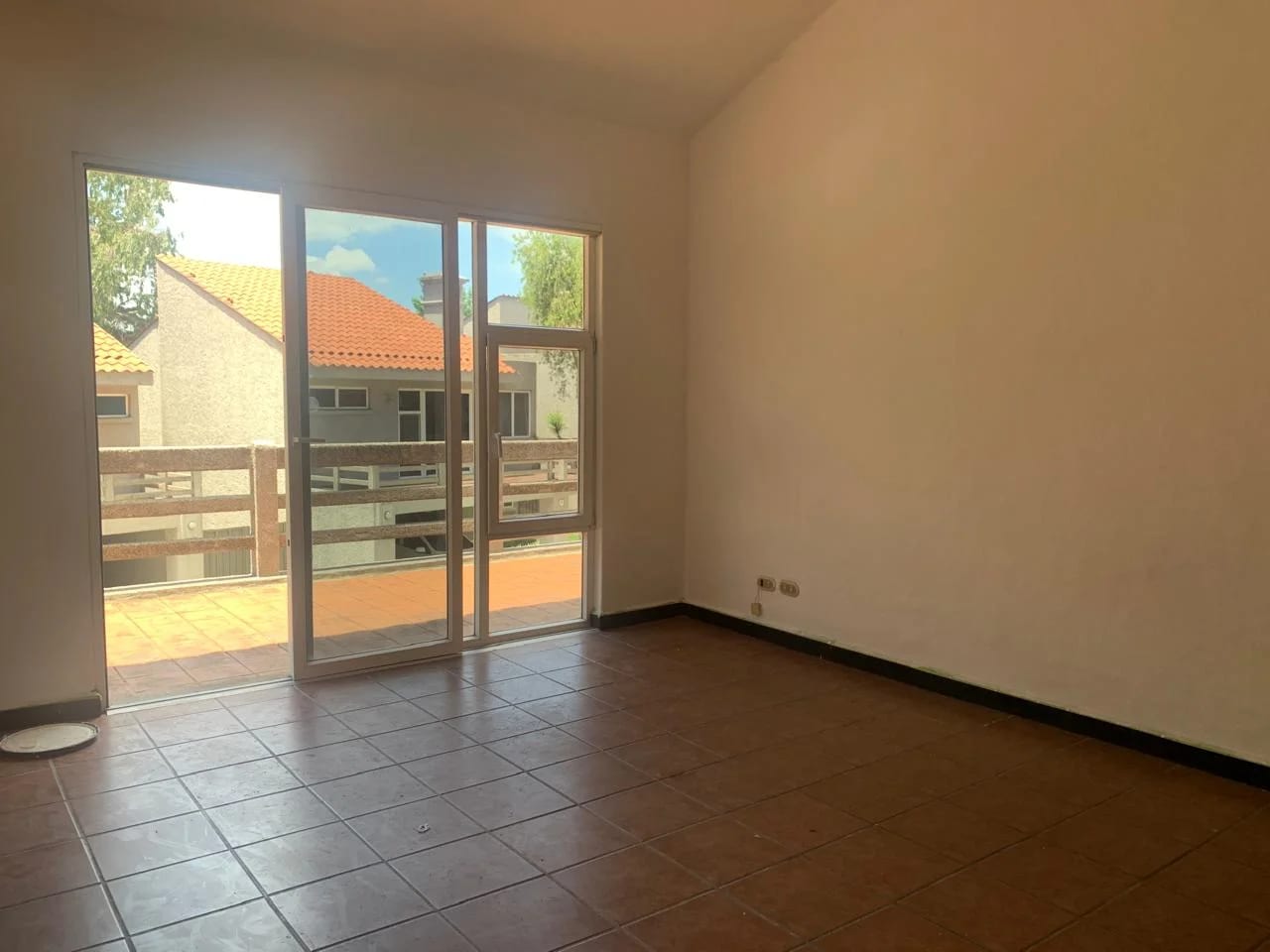 BONITA CASA EN SELECTO CONDOMINIO KM 13 CAES — Casa en Alquiler en Carretera a El Salvador, Guatemala, Ciudad — foto 8 de 12