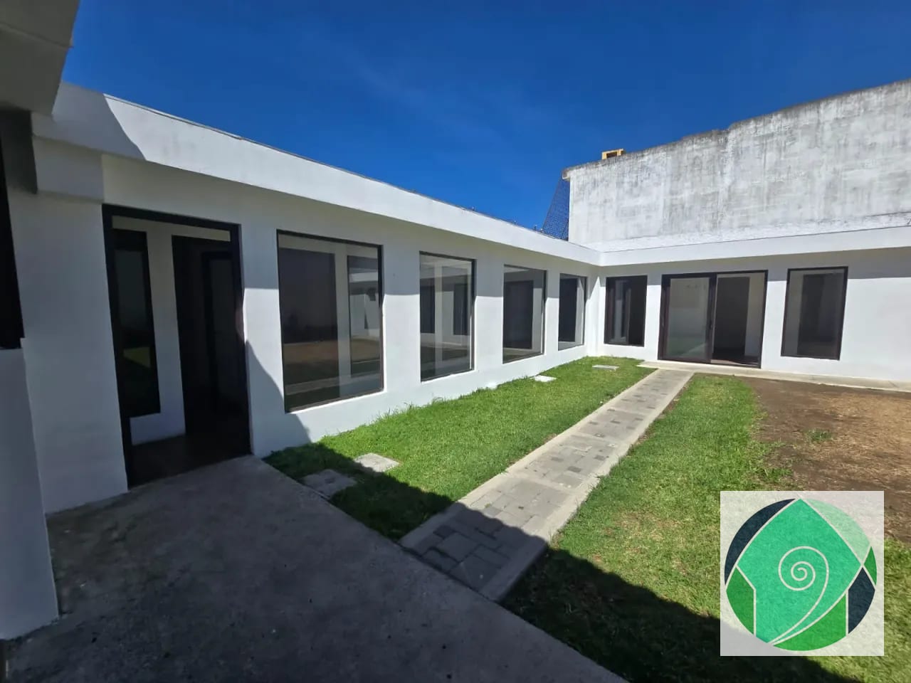 Alquiler propiedad ideal COLEGIO km 19.7 Carr a El Salvador (copia) — Casa en Alquiler en Carretera a El Salvador, Guatemala, Ciudad — foto 2 de 16