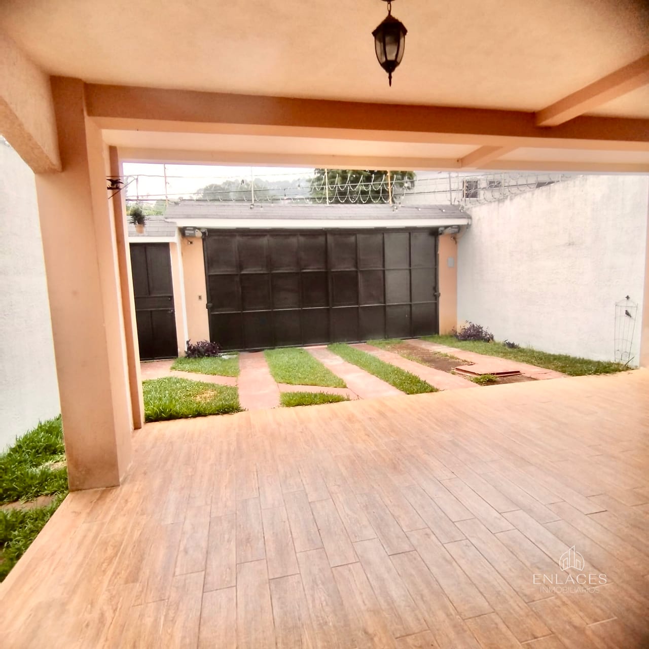 Zona 16 • Casa en Venta • Residencial Hacienda Real — Casa en Venta en Hacienda Real, Zona 16, Guatemala, Ciudad — foto 2 de 13