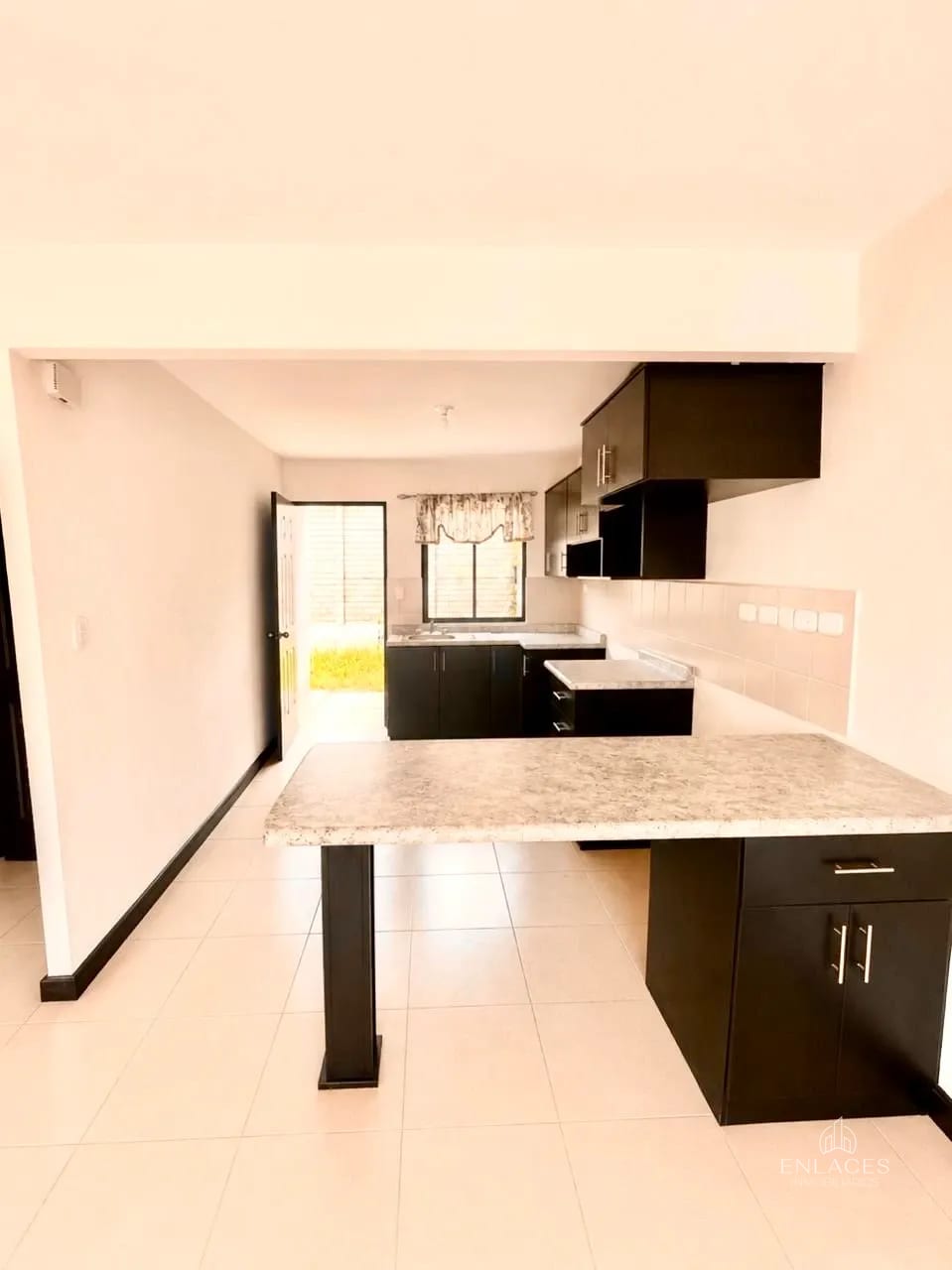 Fraijanes • Casa en Renta/Venta • Condominio La Foret de Arrazola — Casa en Alquiler en Fraijanes, Carretera a El Salvador, Guatemala, Ciudad — foto 1 de 13
