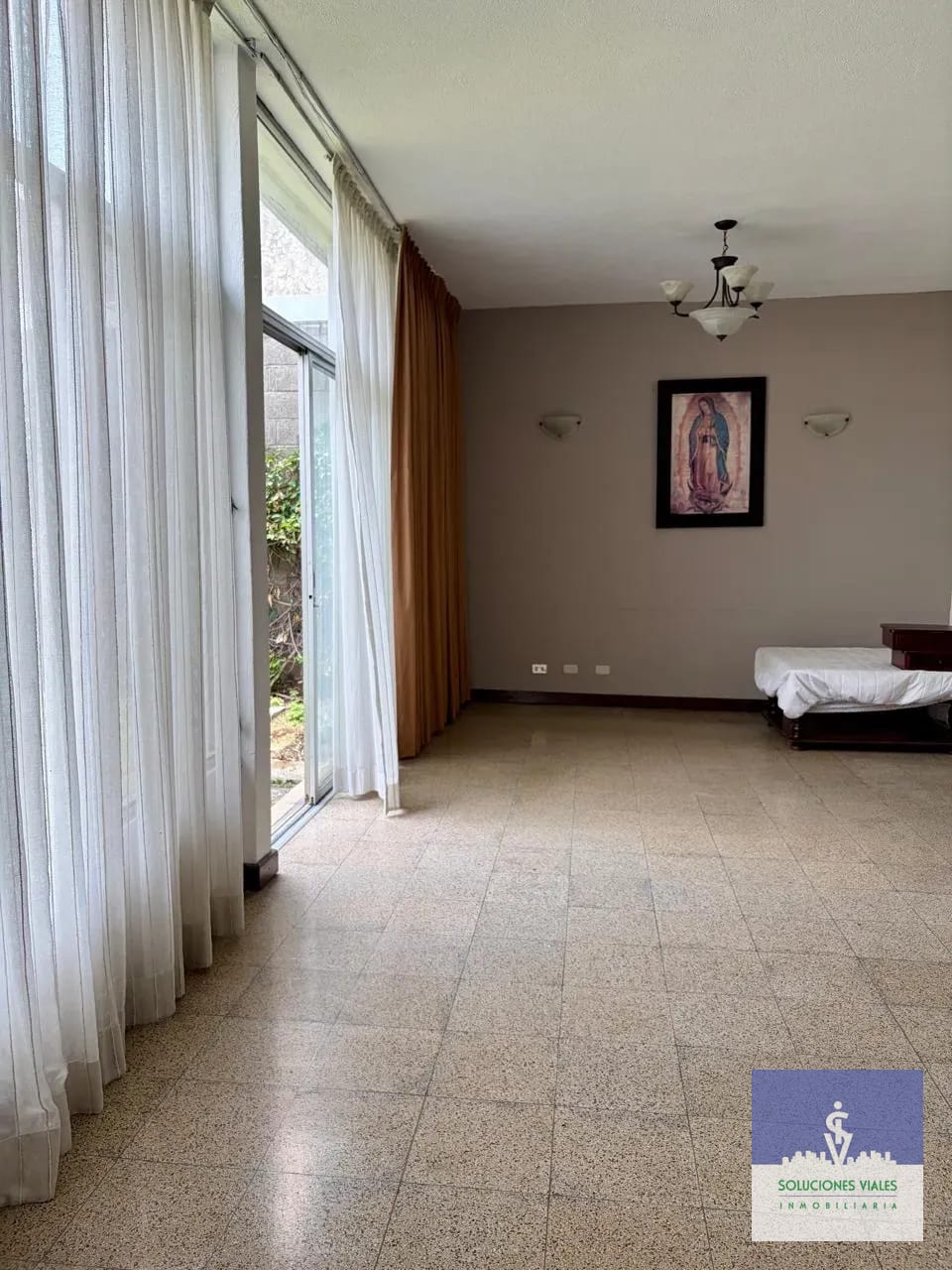 CASA REMODELADA EN VENTA CON JARDÍN, zona 1, Ciudad de Guatemala — Casa en Venta en Zona 1, Guatemala, Ciudad — foto 2 de 10