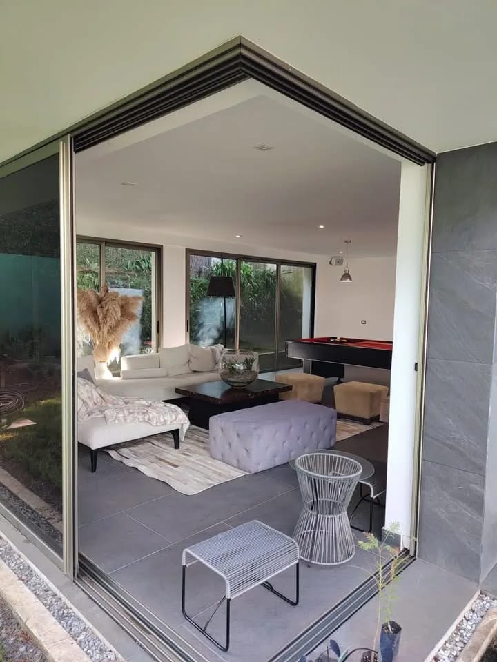 LUJOSA CASA KM 14 CARRETERA A EL SALVADOR EN VENTA — Casa en Venta en Carretera a El Salvador, Guatemala, Ciudad — foto 9 de 13