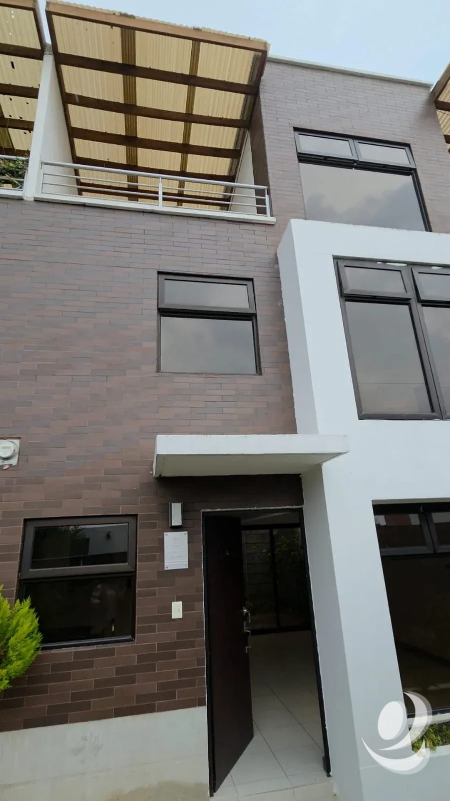 RENTO CASA EN CARRETERA A EL SALVADOR, FRENTE AL COLEGIO SEK FRAIJANES LO DE DIEGUES. KM 20.5 CAES. — Casa en Alquiler en Álika Club Residencial, Carretera a El Salvador, Guatemala, Ciudad — foto 1 de 17
