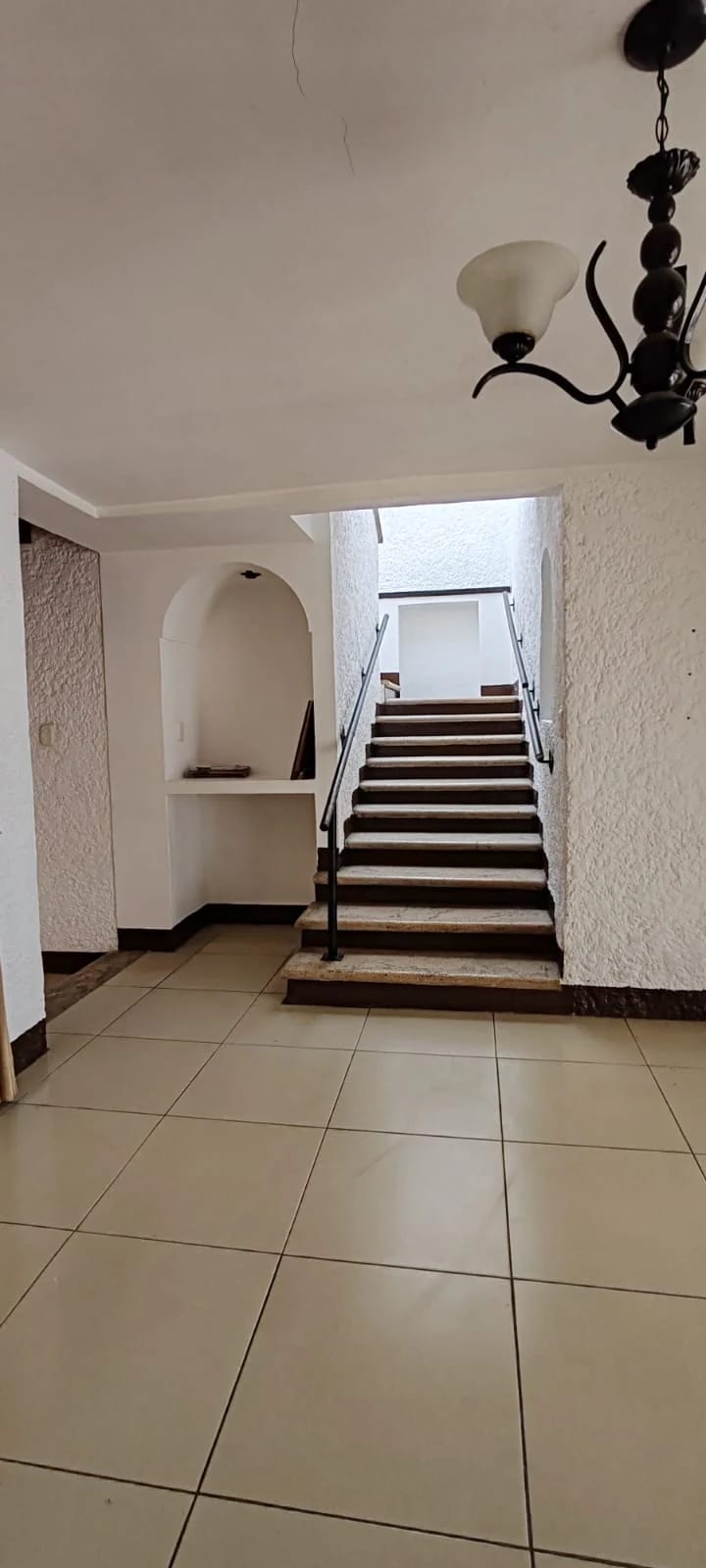 Casa en Hacienda Real, Zona 16 — Casa en Alquiler en Zona 16, Guatemala, Ciudad — foto 4 de 10