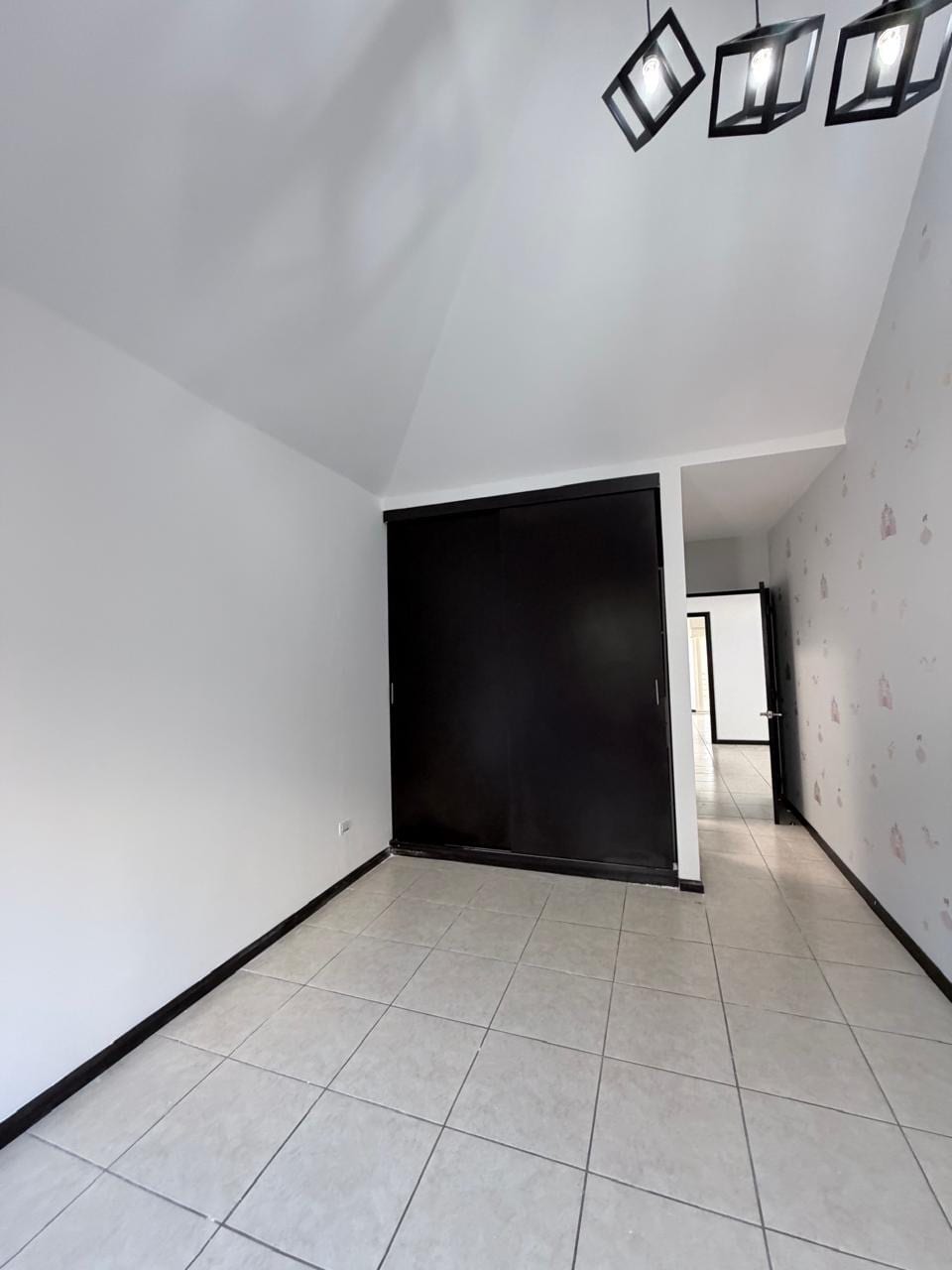 EXCLUSIVA CASA EN VENTA VISTAS DE SAN ISIDRO 3 ZONA 16 — Casa en Venta en Vistas de San Isidro, Zona 16, Guatemala, Ciudad — foto 8 de 13