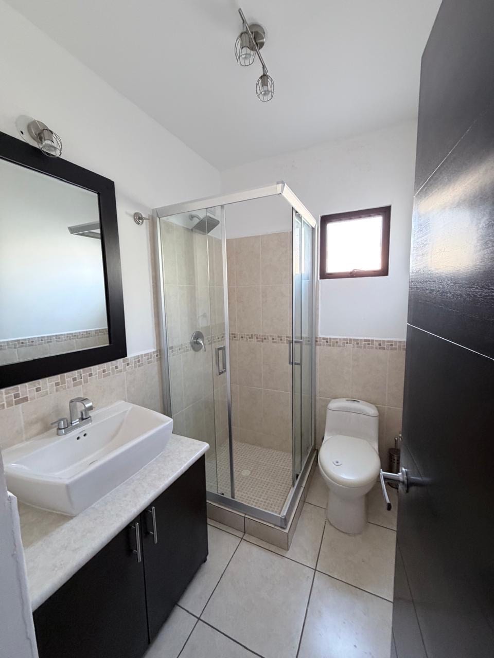 EXCLUSIVA CASA EN VENTA VISTAS DE SAN ISIDRO 3 ZONA 16 — Casa en Venta en Vistas de San Isidro, Zona 16, Guatemala, Ciudad — foto 11 de 13