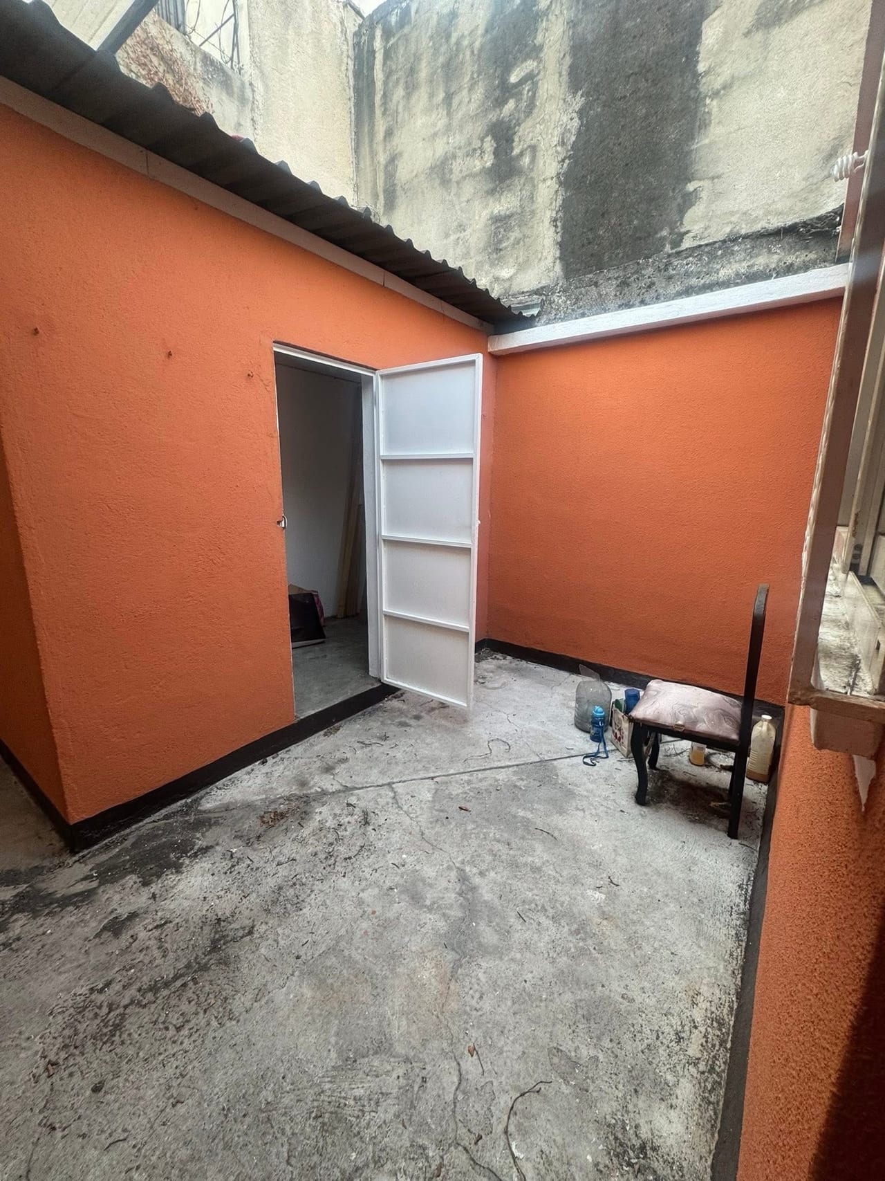 VENDO LINDA CASA DE UN NIVEL EN SAN CRISTOBAL FRENTE A WALMART AONDOMINIO SOBRE BULEVAR PRINCIPAL — Casa en Venta en Zona 8 Mixco, Guatemala, Ciudad — foto 11 de 14