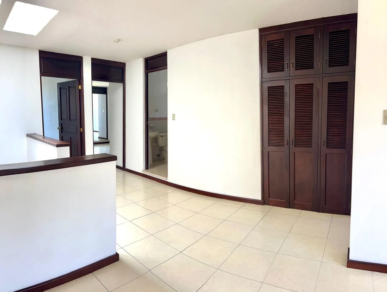 Casa amplia en Venta en Carretera a El Salvador, entrada a Olmeca, Km. 16.5 — Casa en Venta en Fraijanes, Carretera a El Salvador, Guatemala, Ciudad — foto 7 de 13