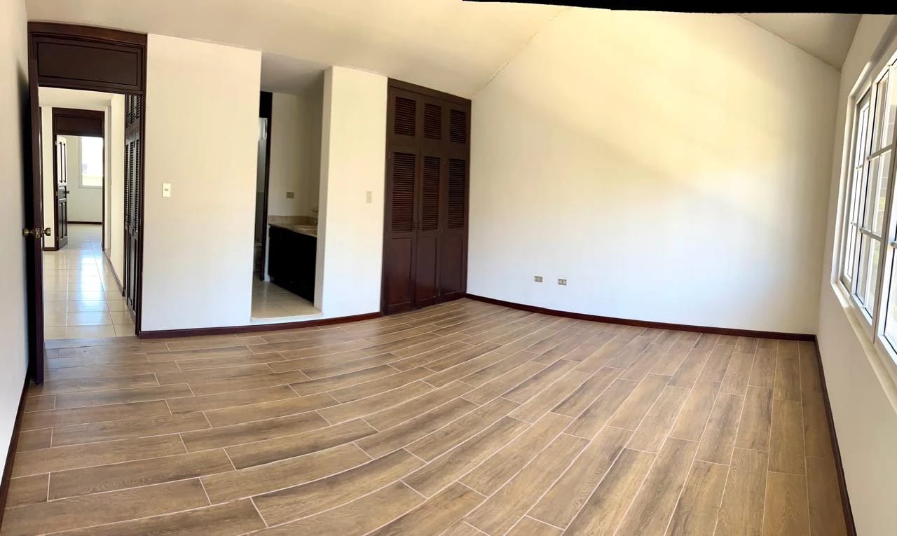 Casa amplia en Venta en Carretera a El Salvador, entrada a Olmeca, Km. 16.5 — Casa en Venta en Fraijanes, Carretera a El Salvador, Guatemala, Ciudad — foto 8 de 13