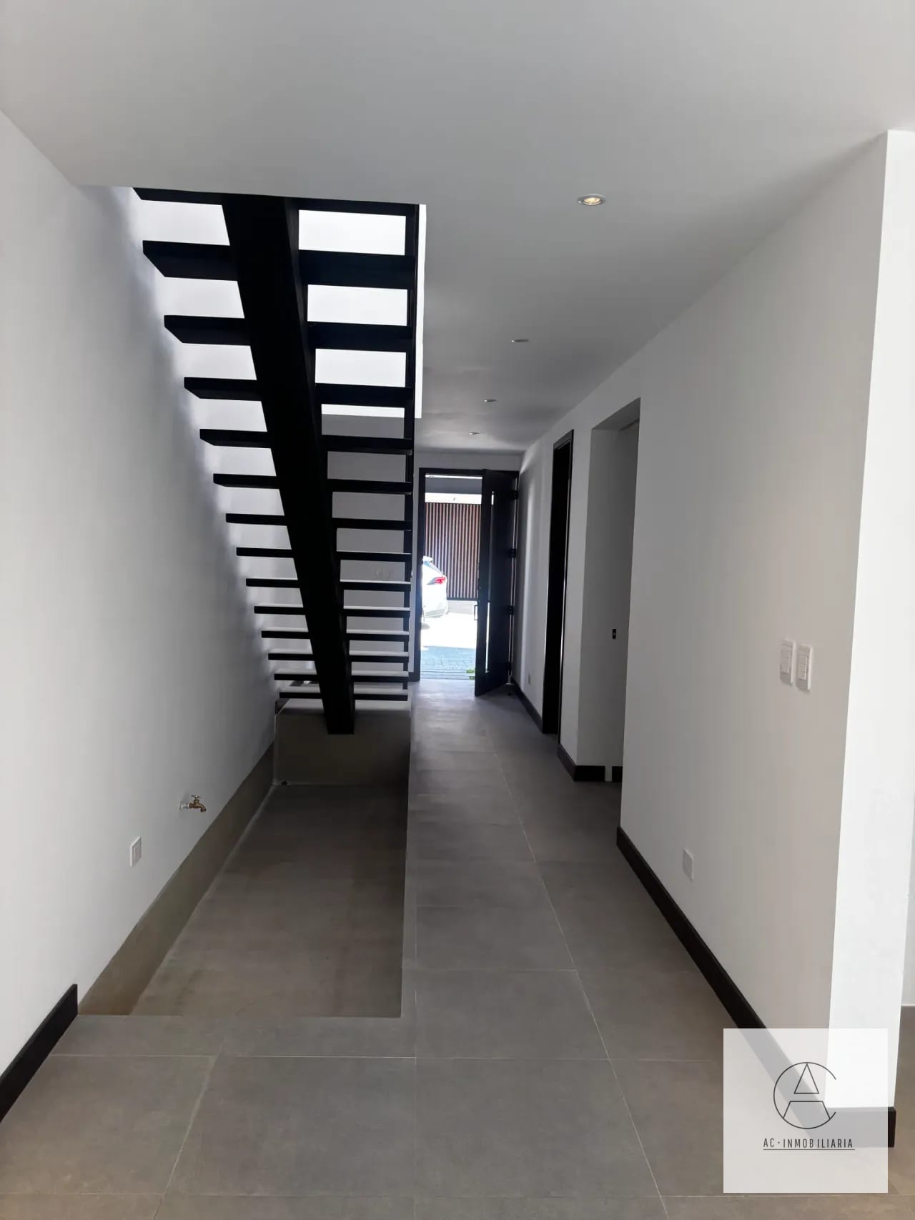 Casa en Renta, Molié zona 10 — Casa en Alquiler en Zona 10, Guatemala, Ciudad — foto 2 de 13
