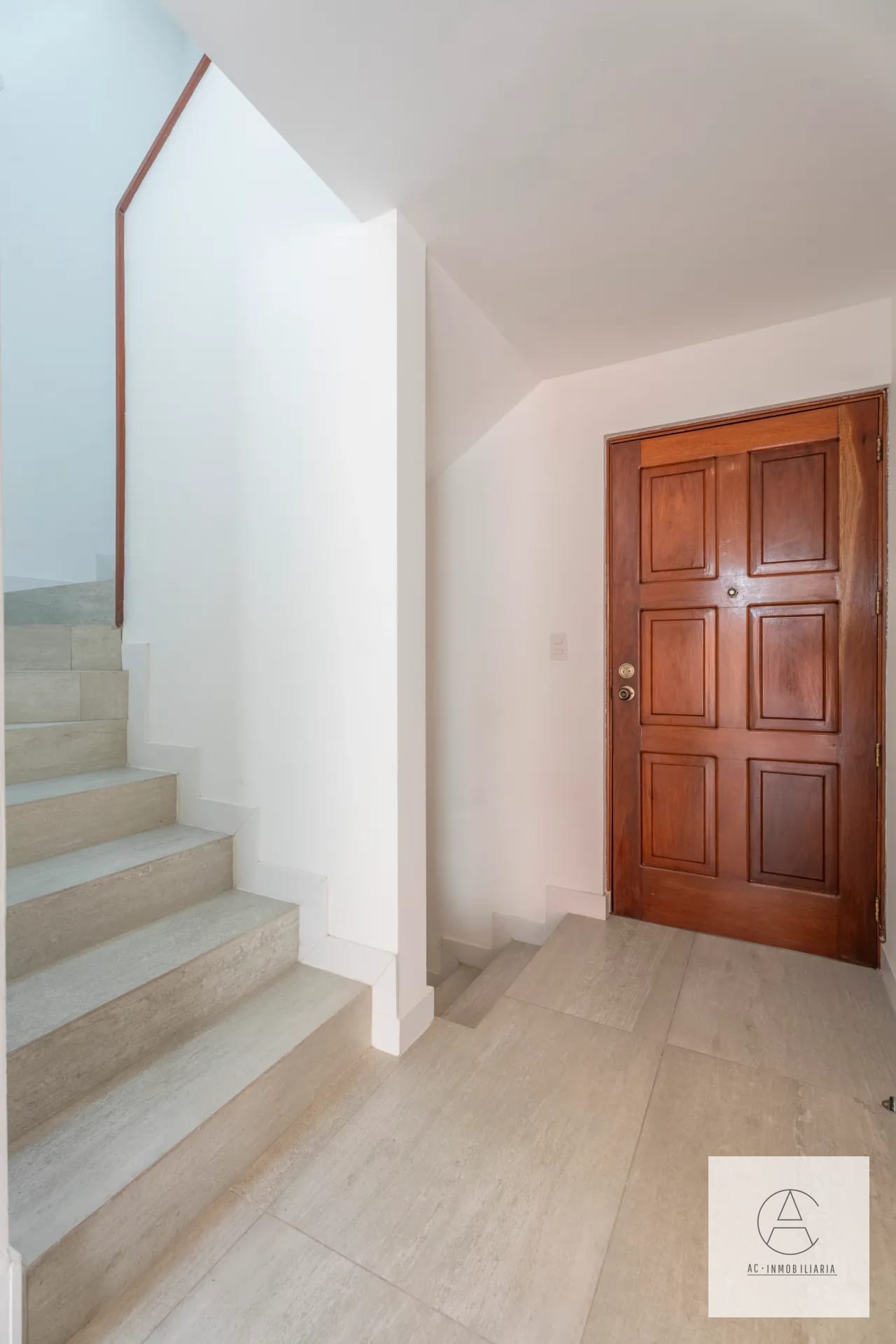 Casa completamente remodelada en Venta. Los Cipreses zona 10 — Casa en Venta en Zona 10, Guatemala, Ciudad — foto 9 de 17