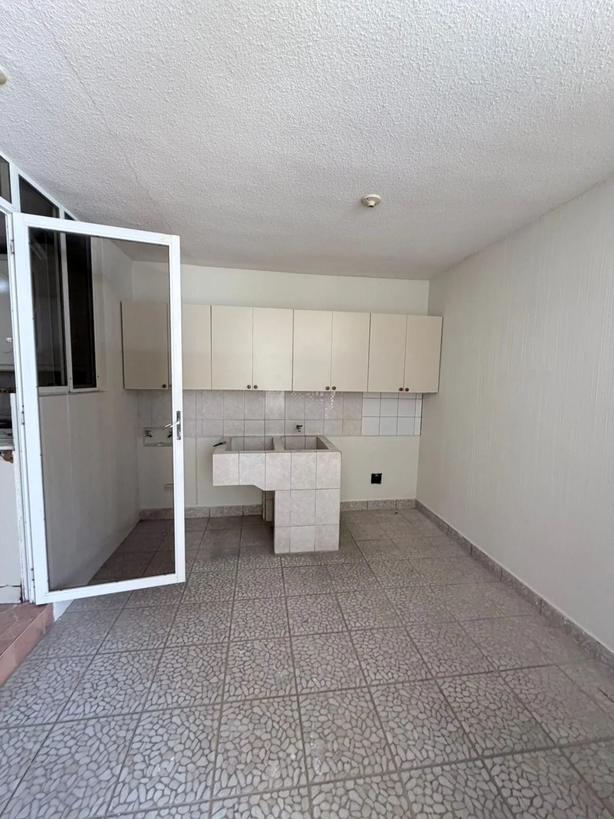 Venta de casa en Zona 02 El Zapote dentro de condominio con 4 dormitorios. — Casa en Venta en El Zapote, Zona 2, Guatemala, Ciudad — foto 5 de 15