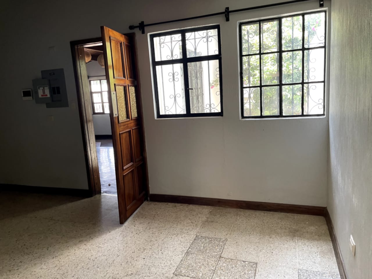 PRECIOSA CASA EN RENTA DE UN NIVEL EN BALCONES DE SAN CRISTOBAL — Casa en Alquiler en Zona 8 Mixco, Guatemala, Ciudad — foto 8 de 17