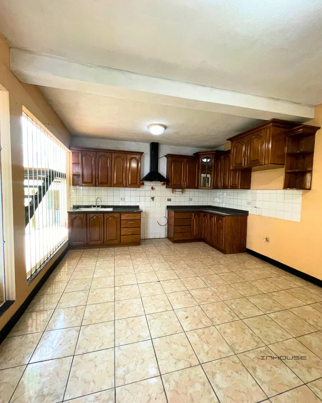 CASA EN VENTA EN ZONA 18 DENTRO DE GARITA — Casa en Venta en Zona 18, Guatemala, Ciudad — foto 1 de 10
