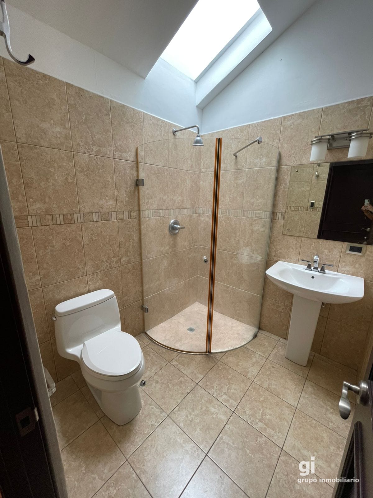 Casa en Venta en Condominio Exclusivo Zona 10 — Casa en Venta en Zona 10, Guatemala, Ciudad — foto 2 de 8