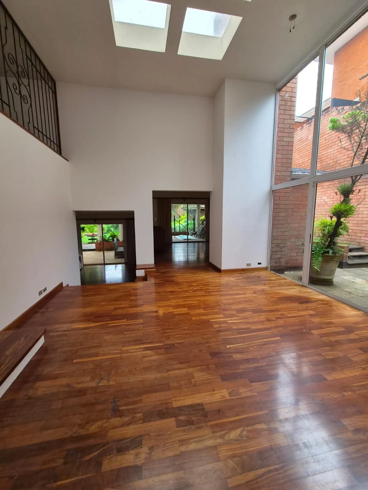 CASA EN ALQUILER EN CONDOMINIO LAS LUCES KM 13.5 CARRETERA A EL SALVADOR — Casa en Alquiler en Las Luces, Carretera a El Salvador, Guatemala, Ciudad — foto 3 de 17