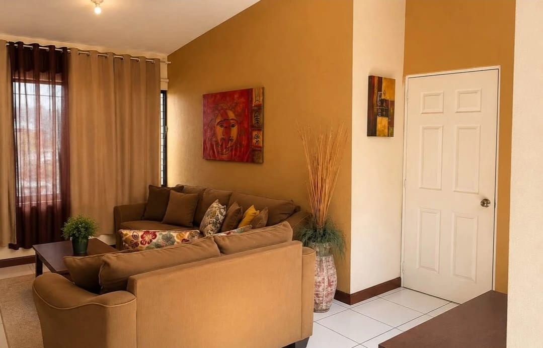 AMPLIA CASA EN VENTA EN COLONIA LAS HOJARASCAS ZONA 1 DE MIXCO — Casa en Venta en Las Hojarascas, Zona 1 Mixco, Guatemala, Ciudad — foto 4 de 17