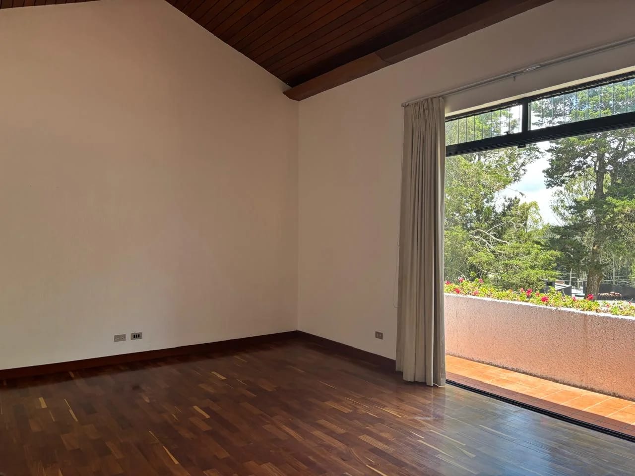 Casa en Alquiler Hiltpo, Km. 12.5 Carretera Salvador — Casa en Alquiler en Santa Catarina Pinula, Guatemala, Ciudad — foto 8 de 12