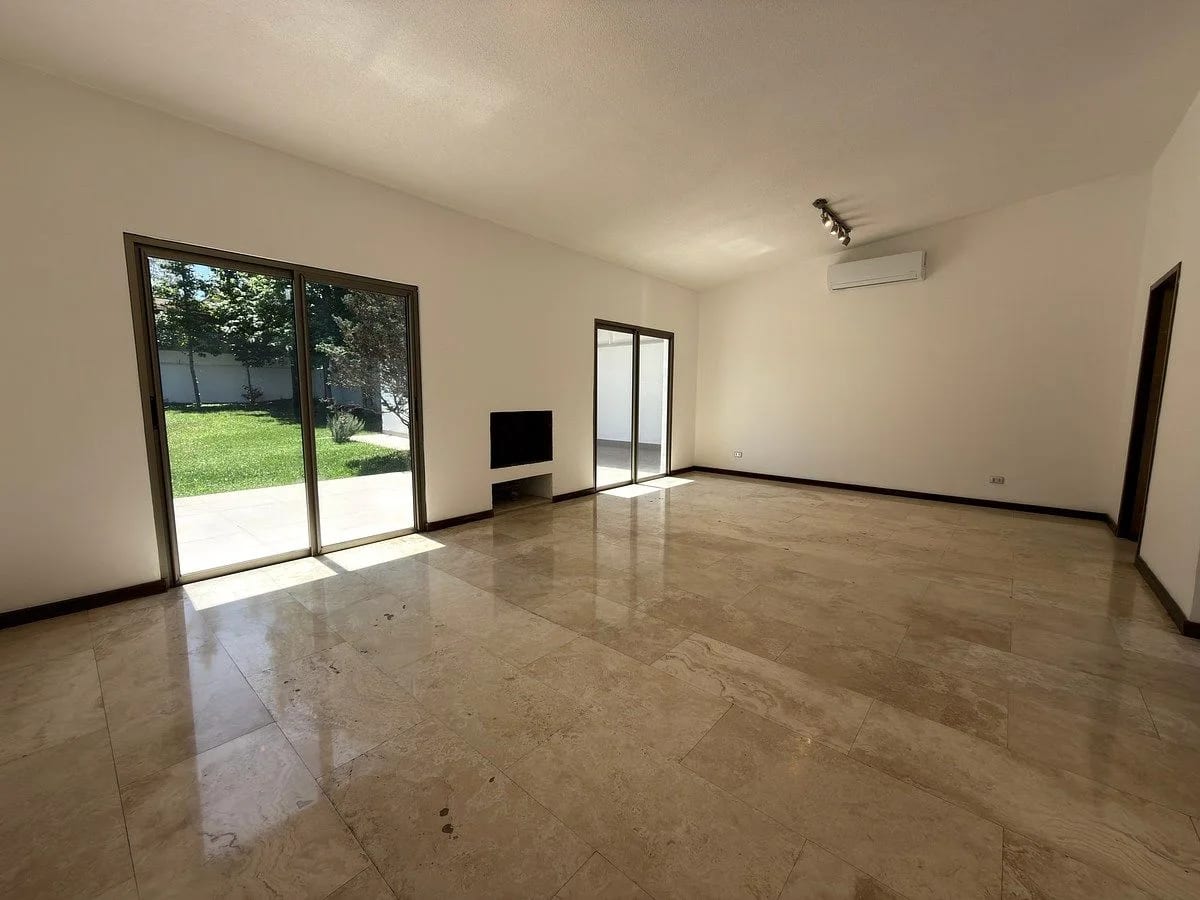 Casa con Jardín Amplio en Jardines de San Isidro, Zona 16 — en Alquiler — Casa en Alquiler en Jardines de San Isidro, Zona 16, Guatemala, Ciudad — foto 6 de 17