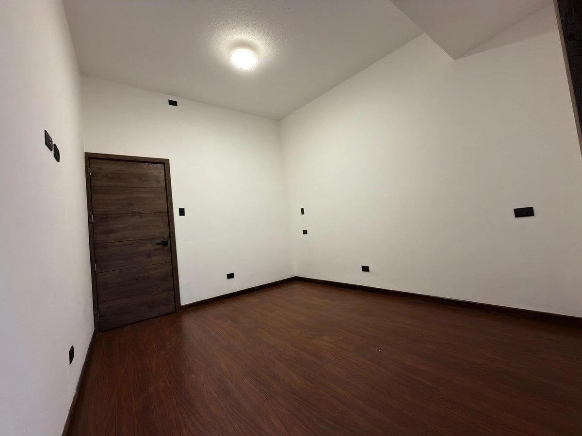 Casa con Jardín Amplio en Jardines de San Isidro, Zona 16 — en Alquiler — Casa en Alquiler en Jardines de San Isidro, Zona 16, Guatemala, Ciudad — foto 11 de 17