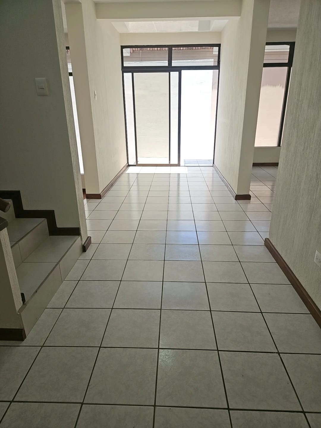 Casa en Renta en Avenida Hincapie, dentro de garita. — Casa en Alquiler en Zona 13, Guatemala, Ciudad — foto 1 de 11