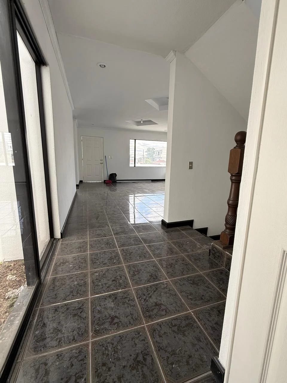 Casa recién remodelada en San Cristóbal — Casa en Venta en Pinares de San Cristobal, Zona 8 Mixco, Guatemala, Ciudad — foto 6 de 17