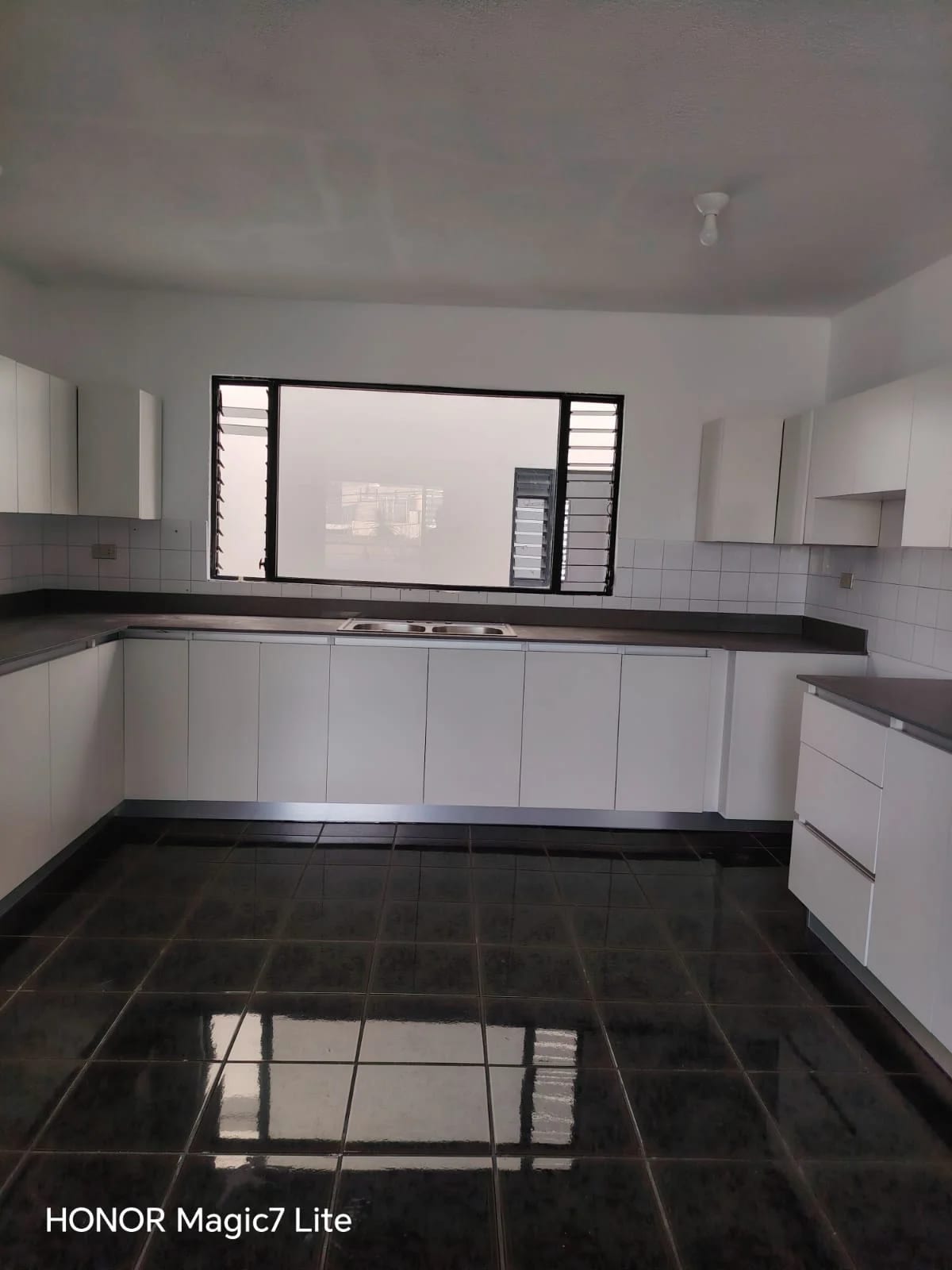 Casa recién remodelada en San Cristóbal — Casa en Venta en Pinares de San Cristobal, Zona 8 Mixco, Guatemala, Ciudad — foto 8 de 17