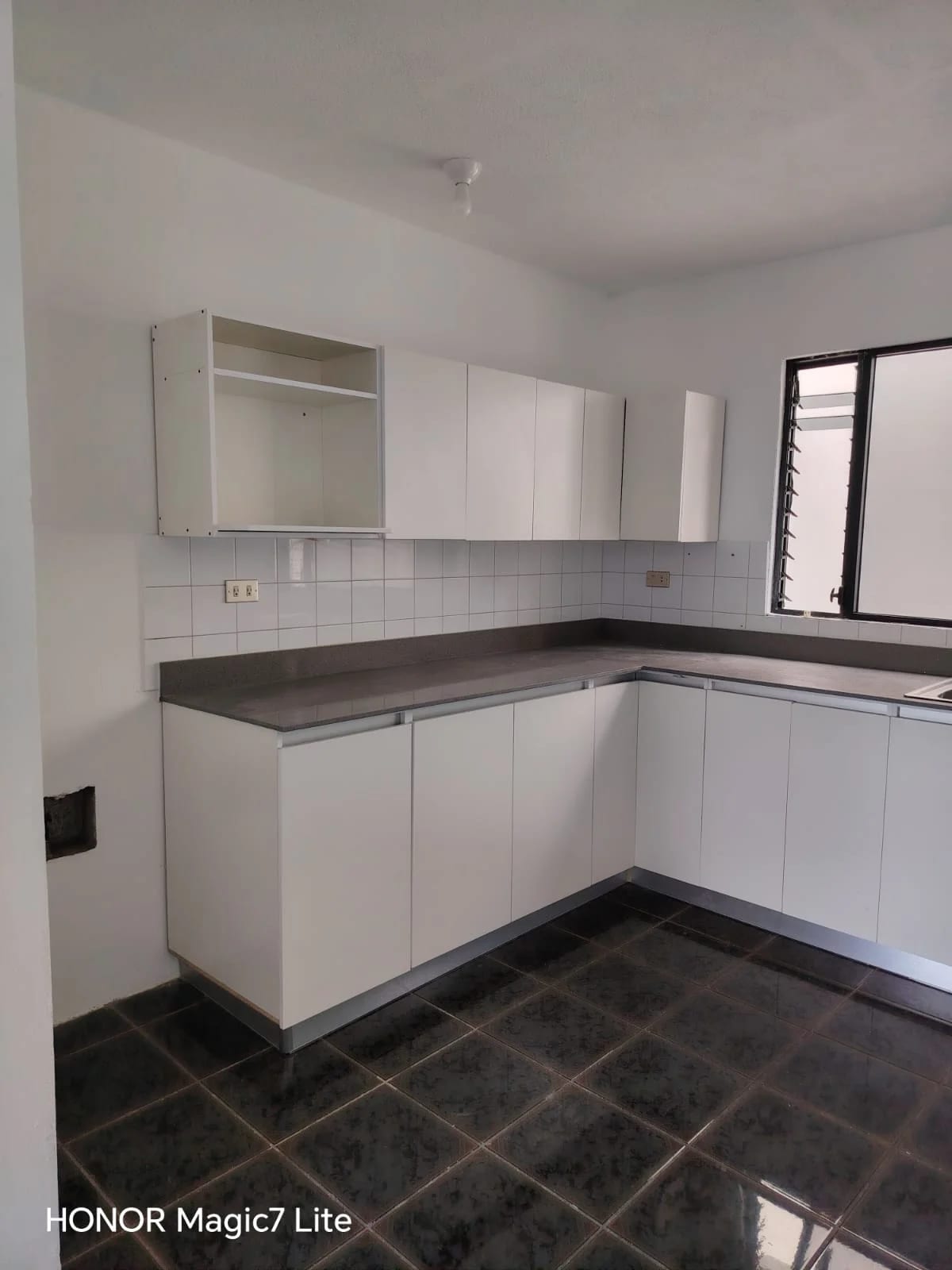 Casa recién remodelada en San Cristóbal — Casa en Venta en Pinares de San Cristobal, Zona 8 Mixco, Guatemala, Ciudad — foto 9 de 17